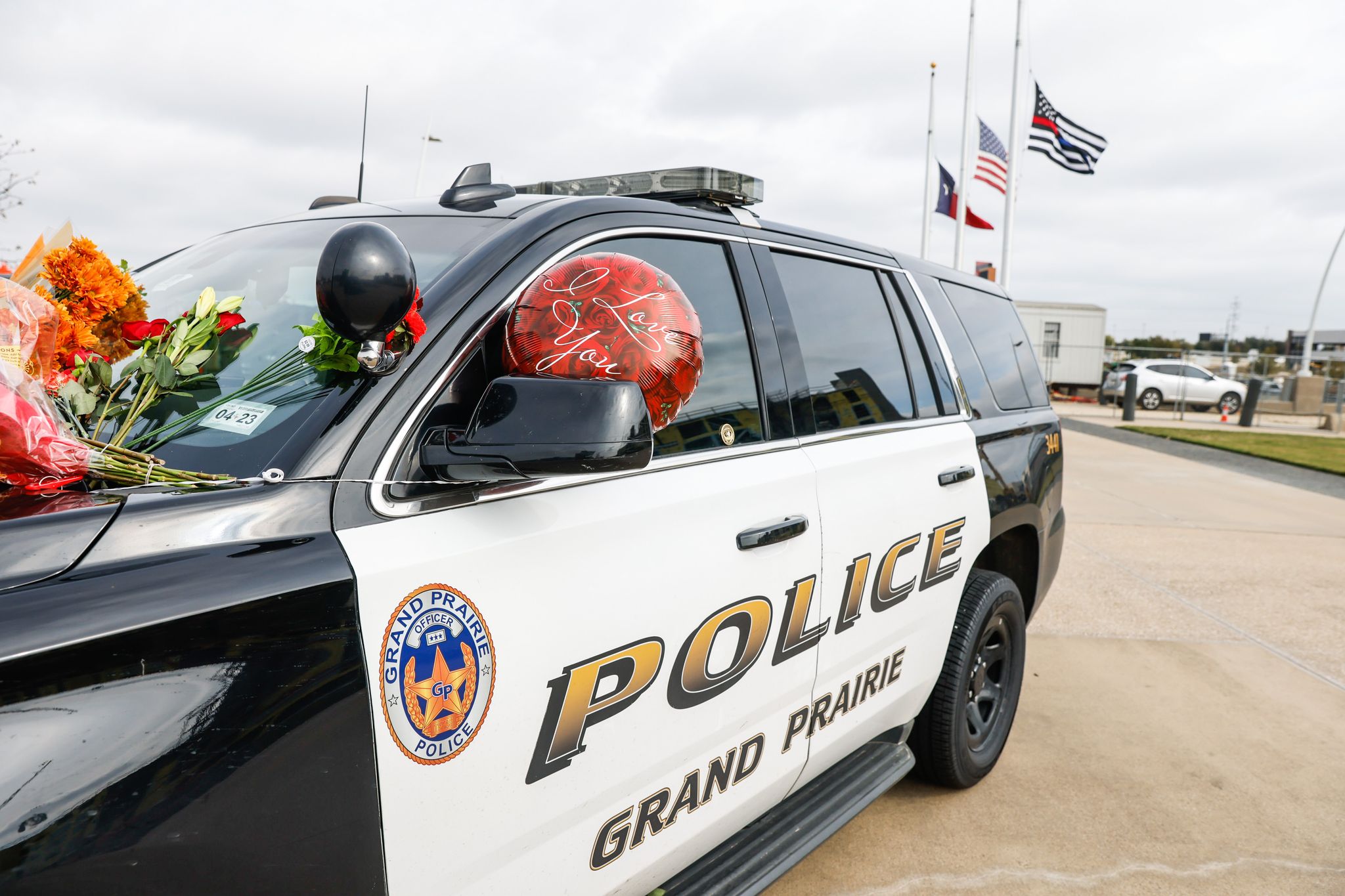 Police officer in Grand Prairie killed in car chase, department says