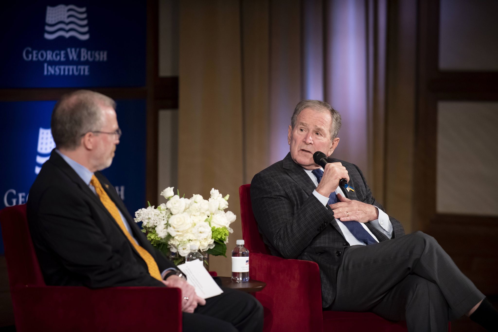 George W. Bush calls for continued military aid to Ukraine