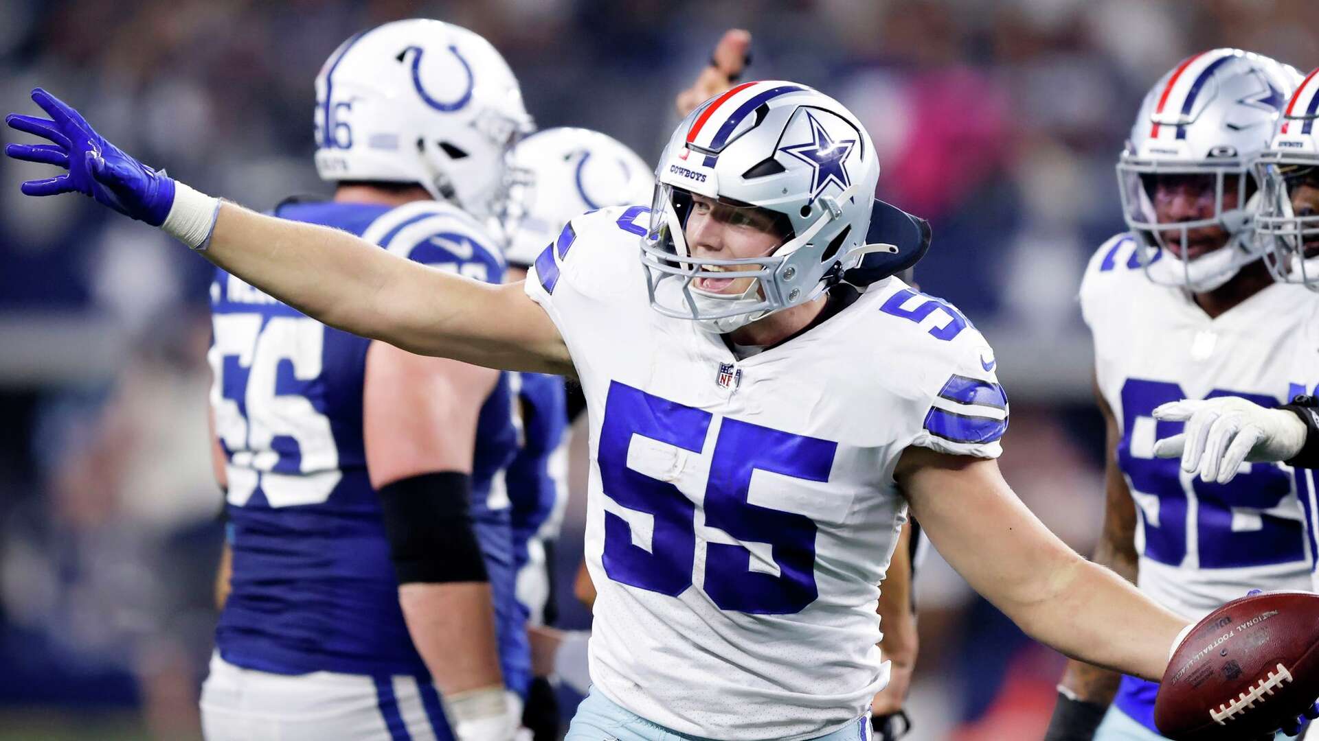 Cowboys, LB Leighton Vander Esch agree to two-year, $11M deal