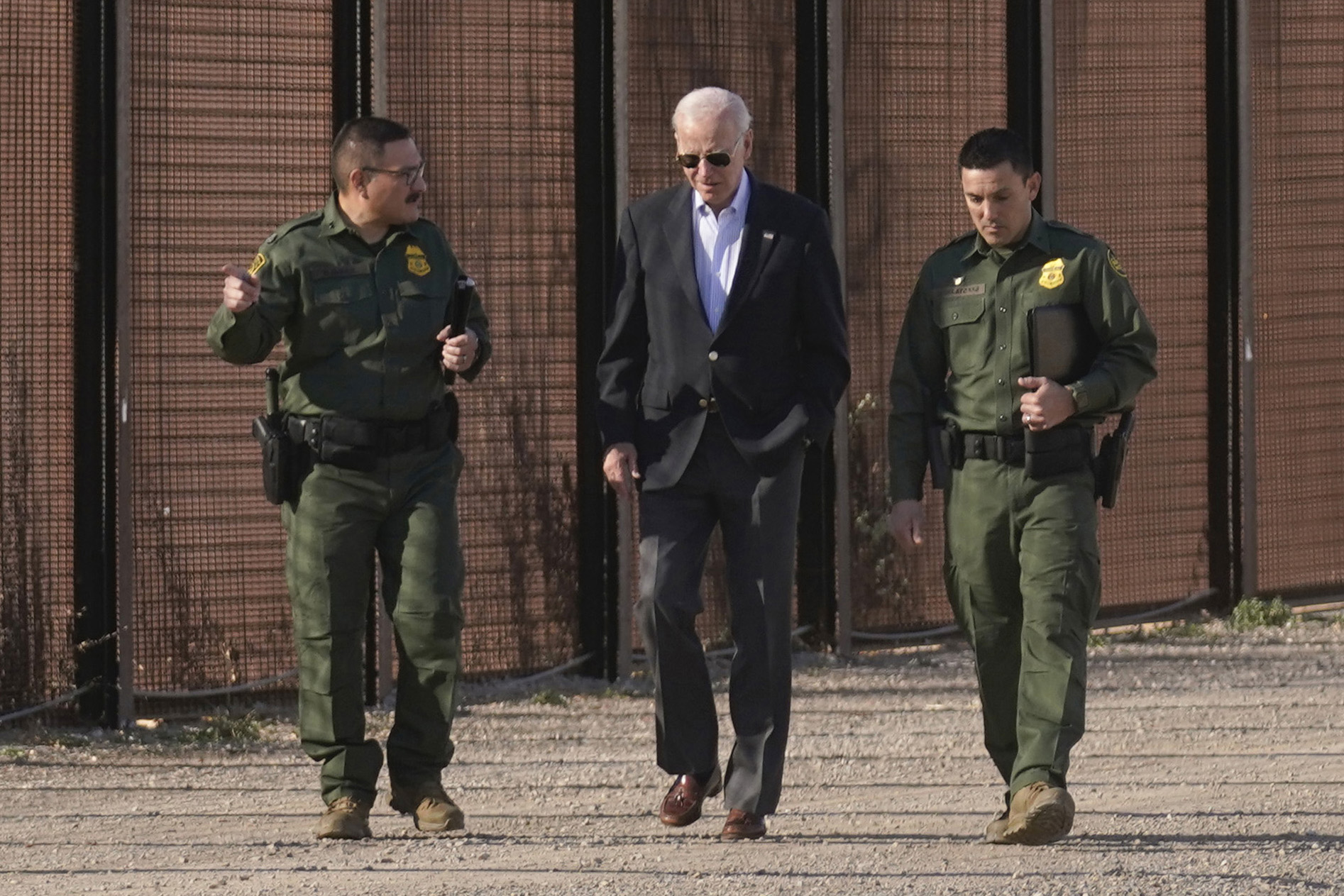 Biden visits El Paso at Texas-Mexico border, a region rocked by influx ...