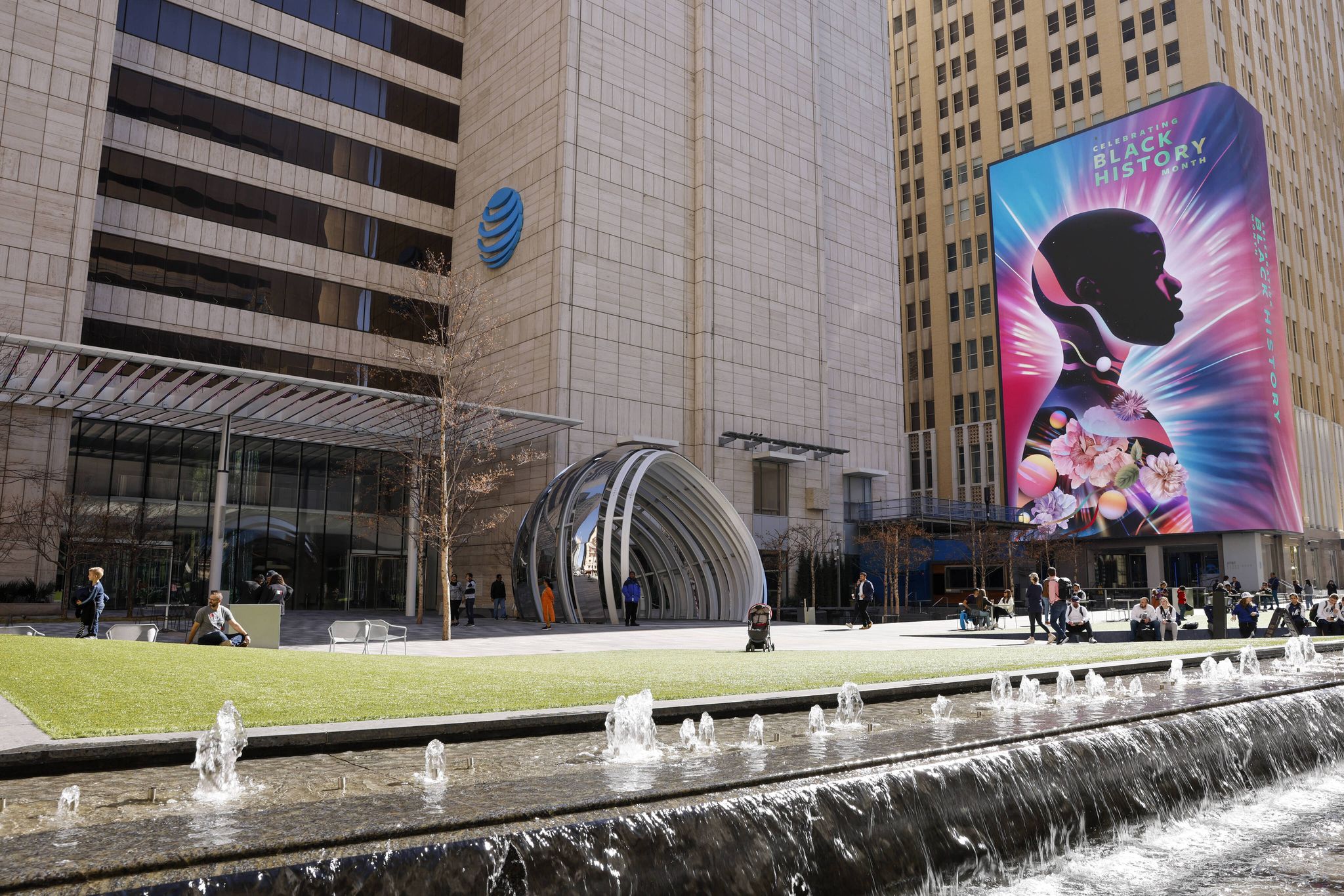 AT&T wants managers back in offices in Dallas, other cities