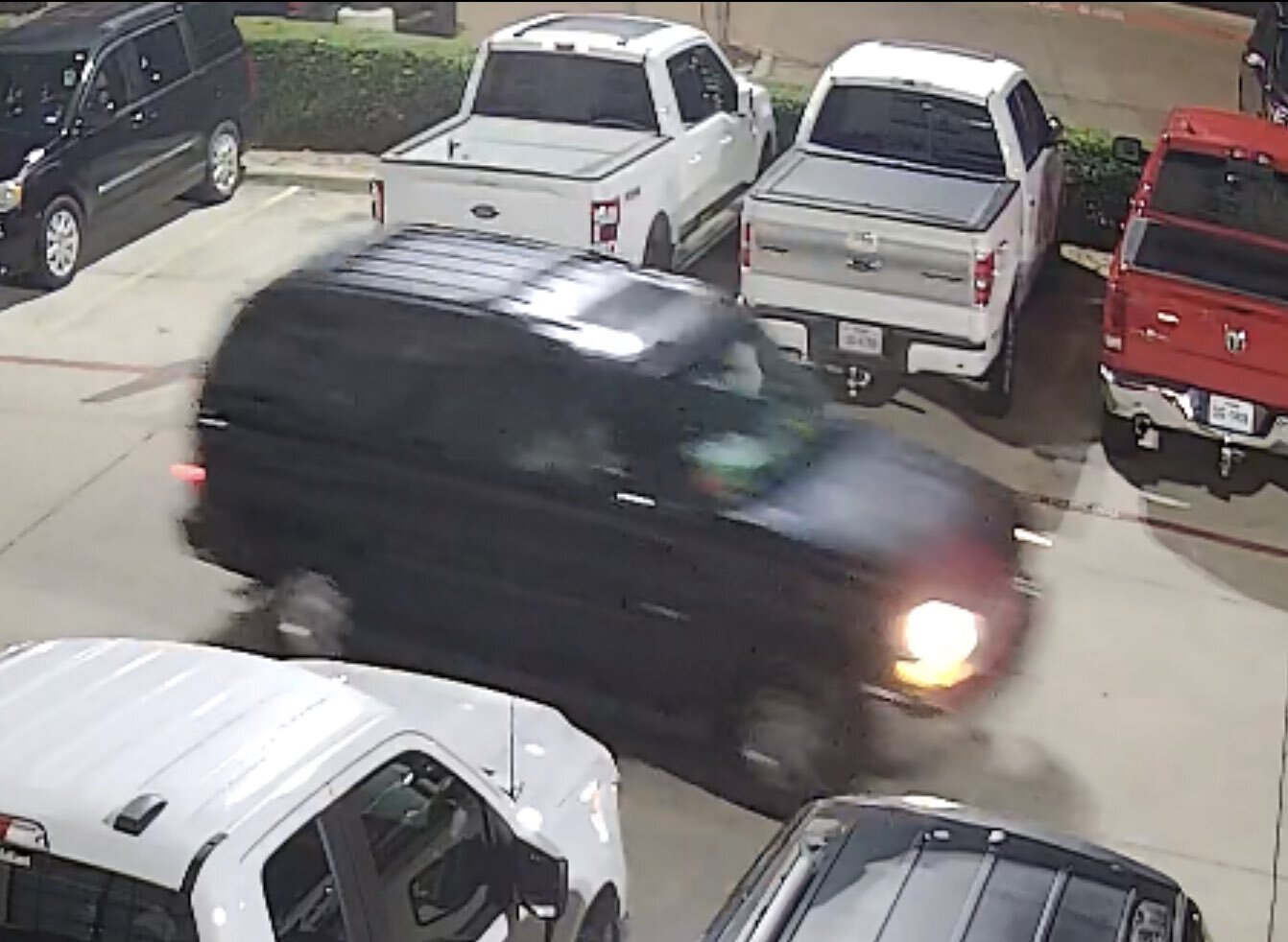 Police seek public's help IDing man accused of Fort Worth robbery