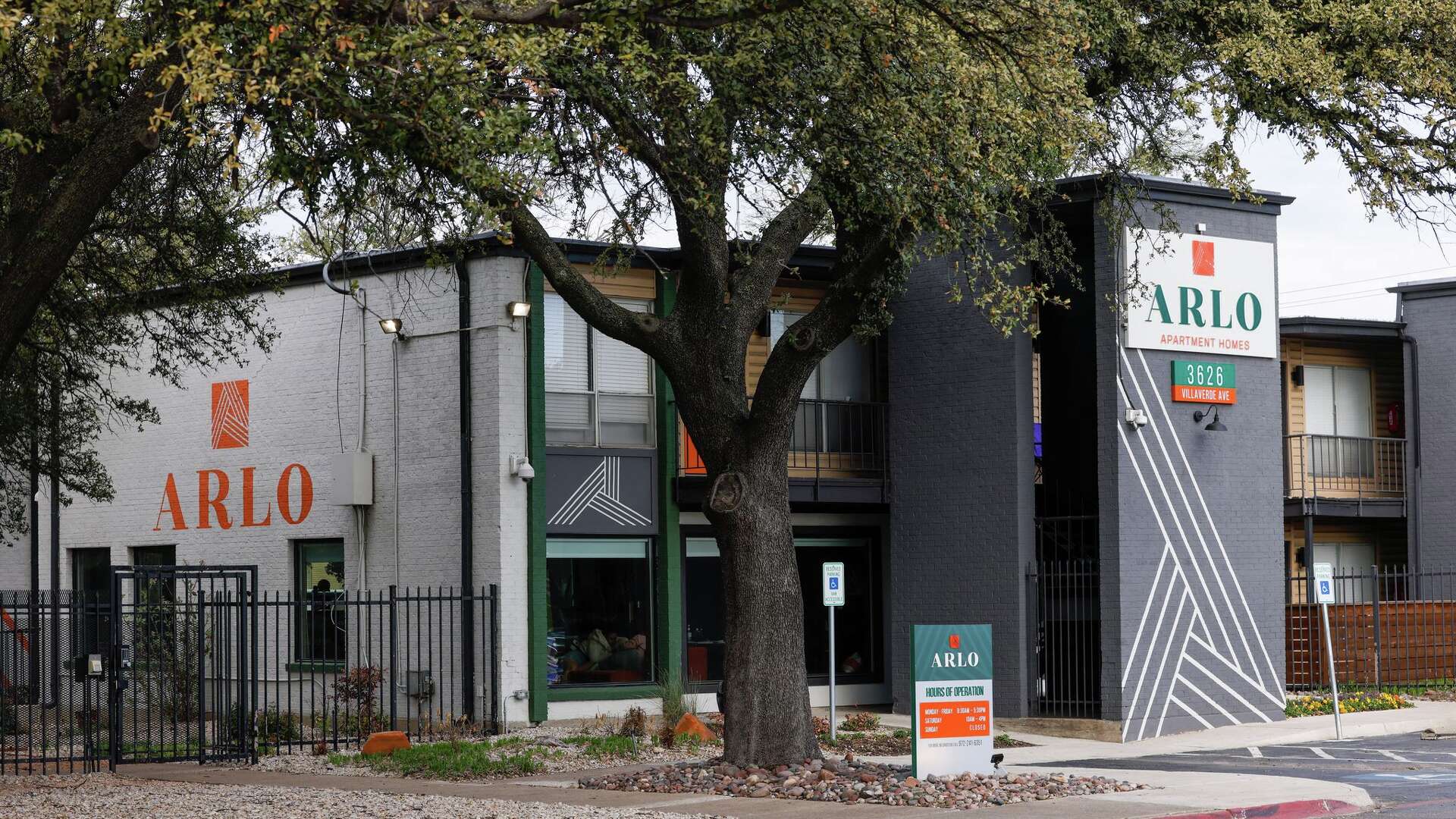 Dallas police identify victims in apartment shooting that left 4 dead