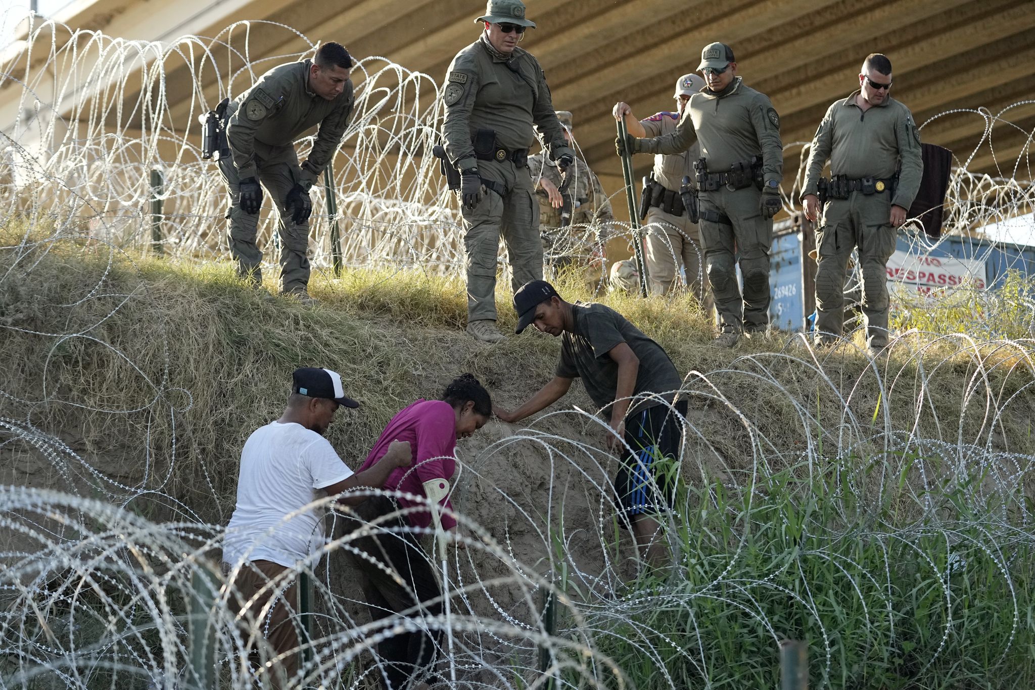 Pentagon to send thousands more troops to U.S.-Mexico border