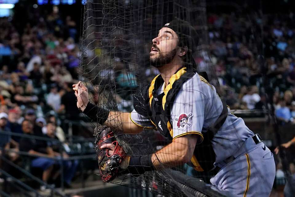 Rangers trade for Pirates catcher Austin Hedges