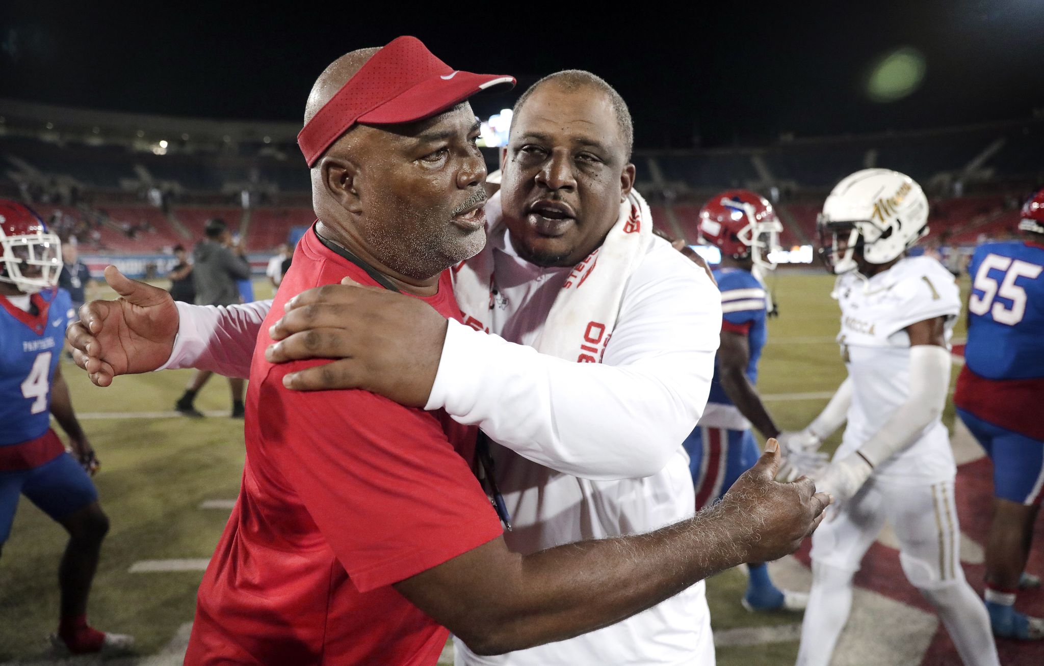 What are the résumés of Texas football coaches in state semifinals?