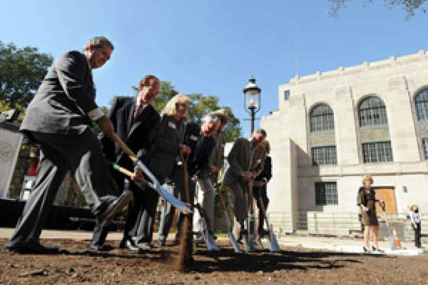 Western art museum to have River Walk home