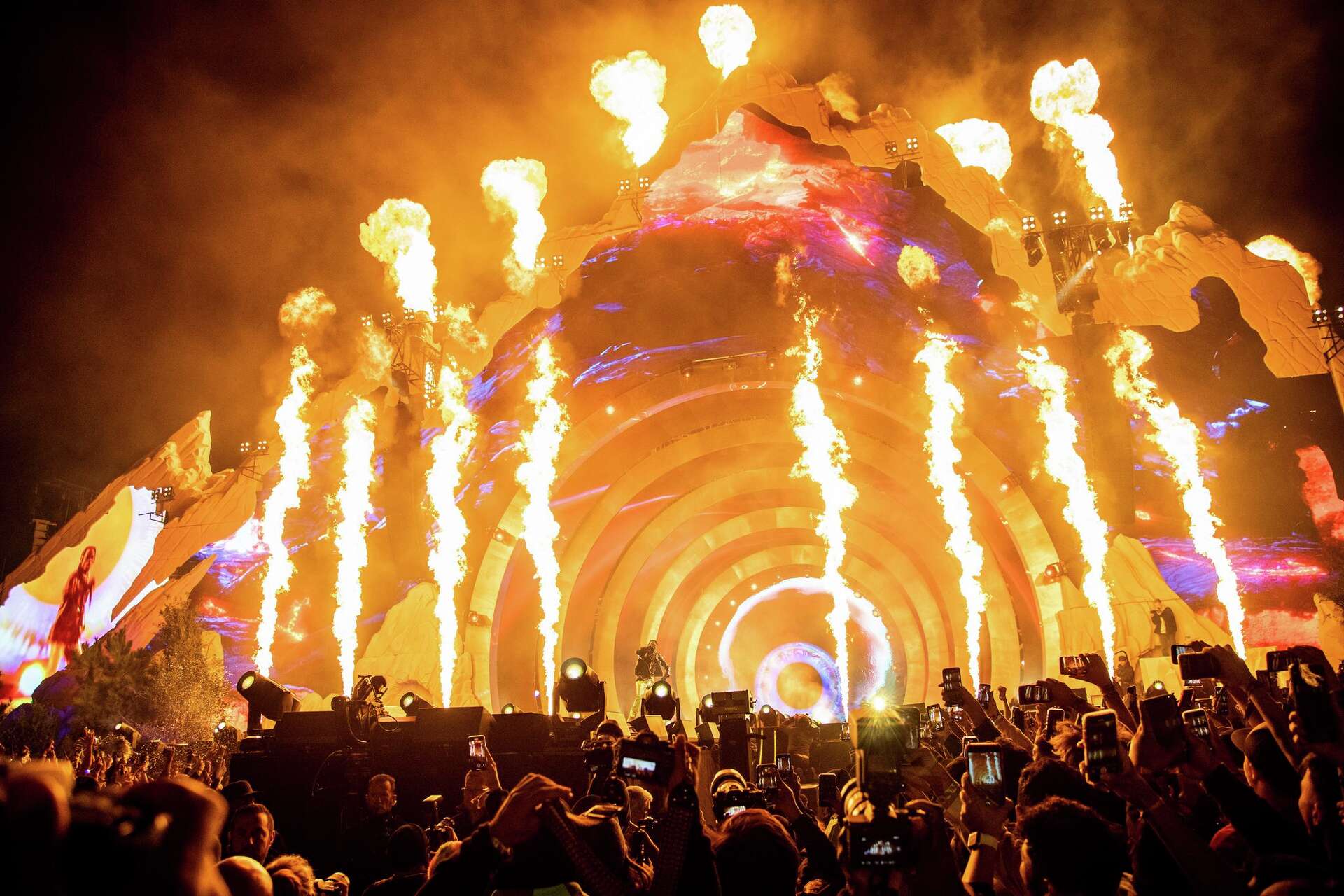 Rapper Travis Scott, Live Nation settle scores of injury lawsuits from ...
