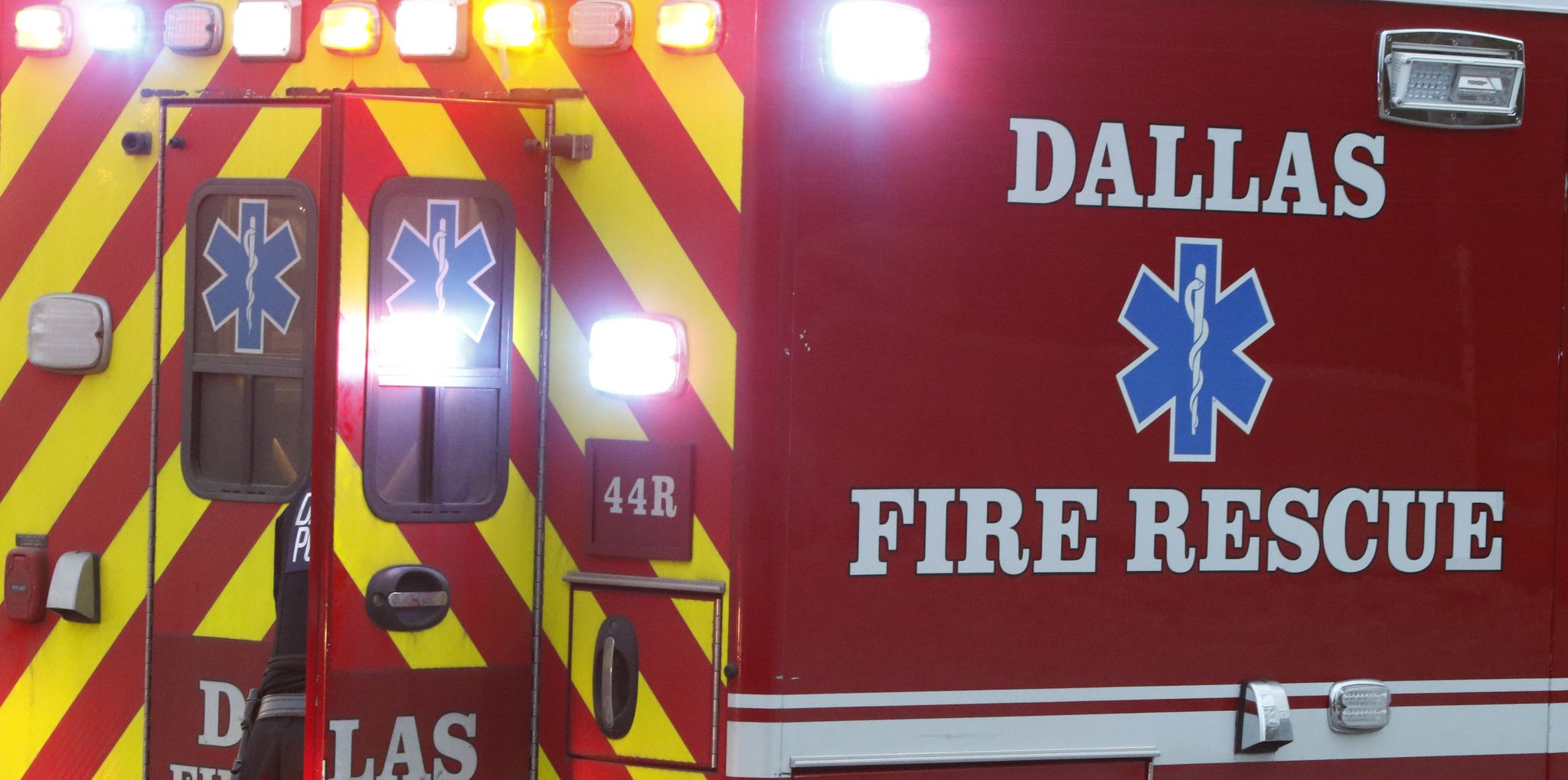 Monday fire in North Dallas killed 2 people, injured 1 firefighter