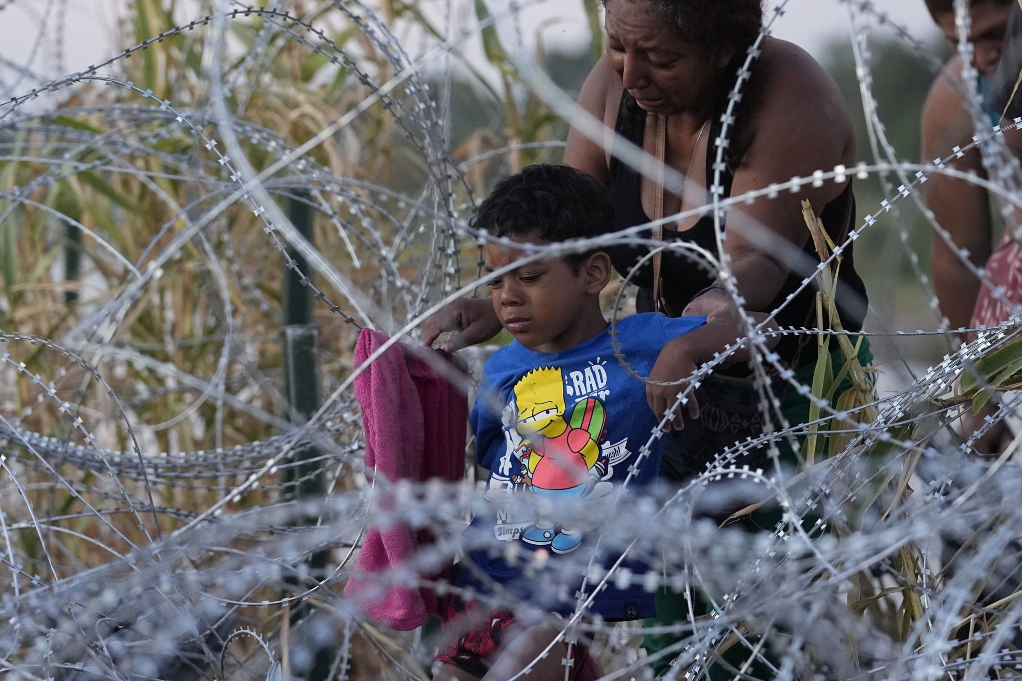Let feds keep cutting Texas razor wire at border, DOJ asks Supreme Court