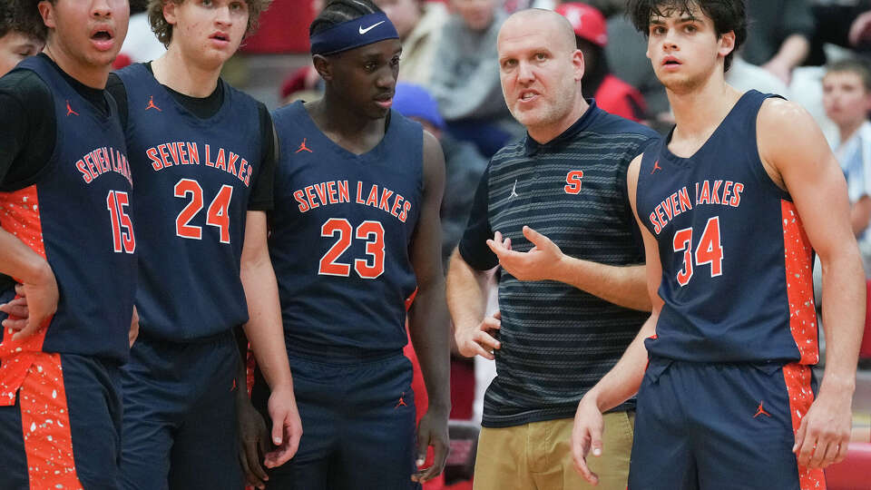Katy Seven Lakes coach Shannon Heston talks to his players including Isaiah Santos (15), Alex Teahen (24), Sean Mwesigwa (23) and Dean Spencer (34) against Katy High School in Katy on Tuesday, Jan. 20, 2026.
