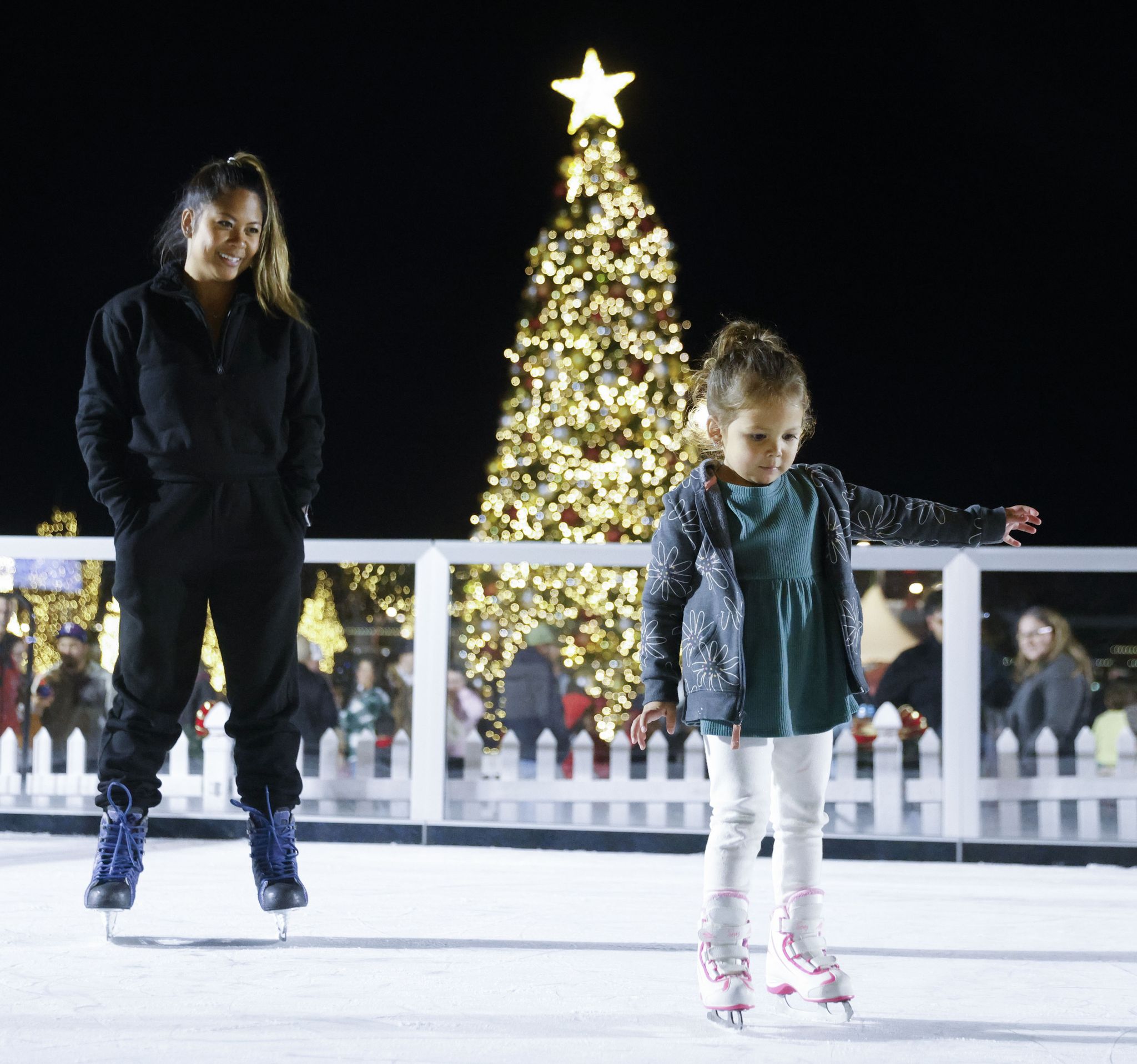 Where to find holiday ice skating in Dallas-Fort Worth