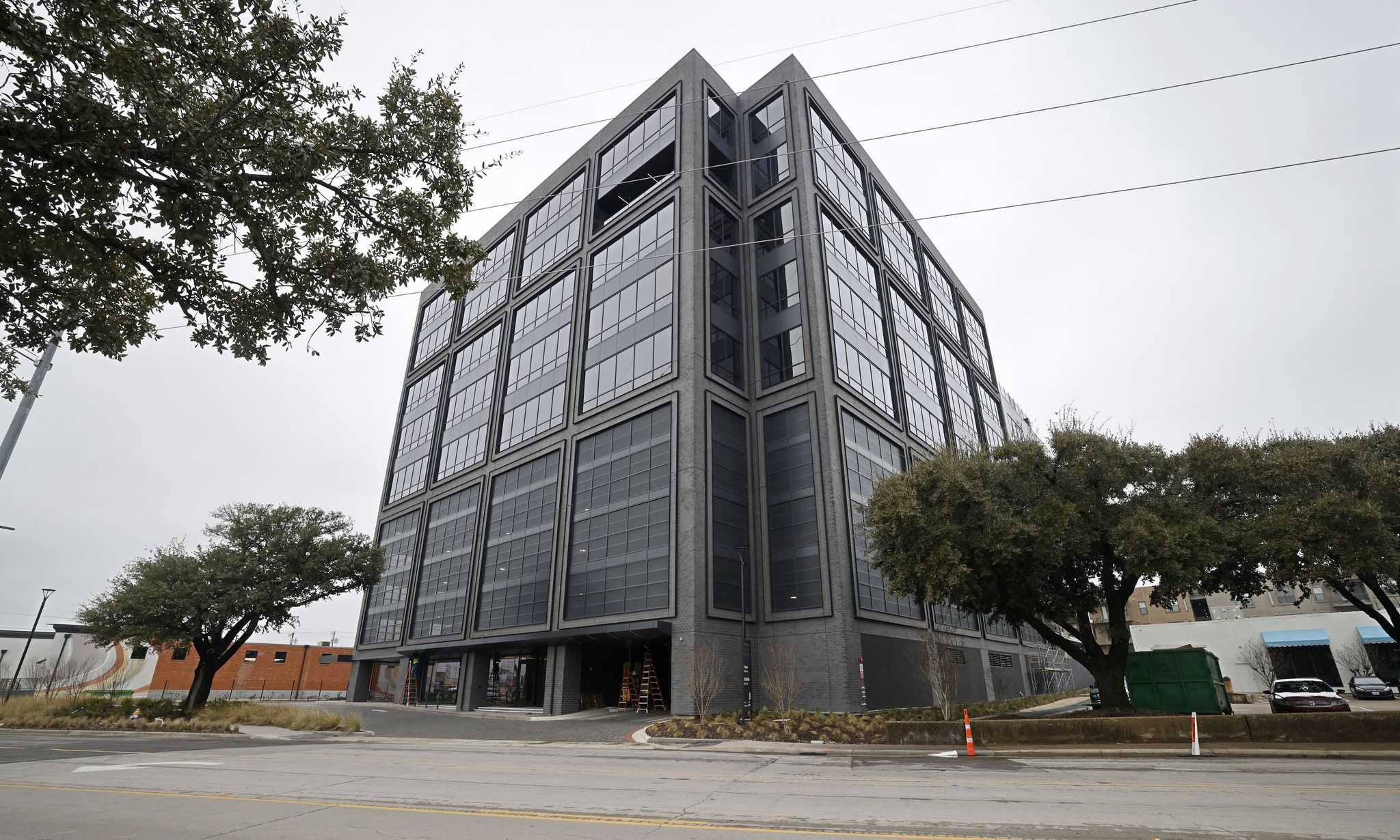 Dallas firm buys newly-built Design District office tower