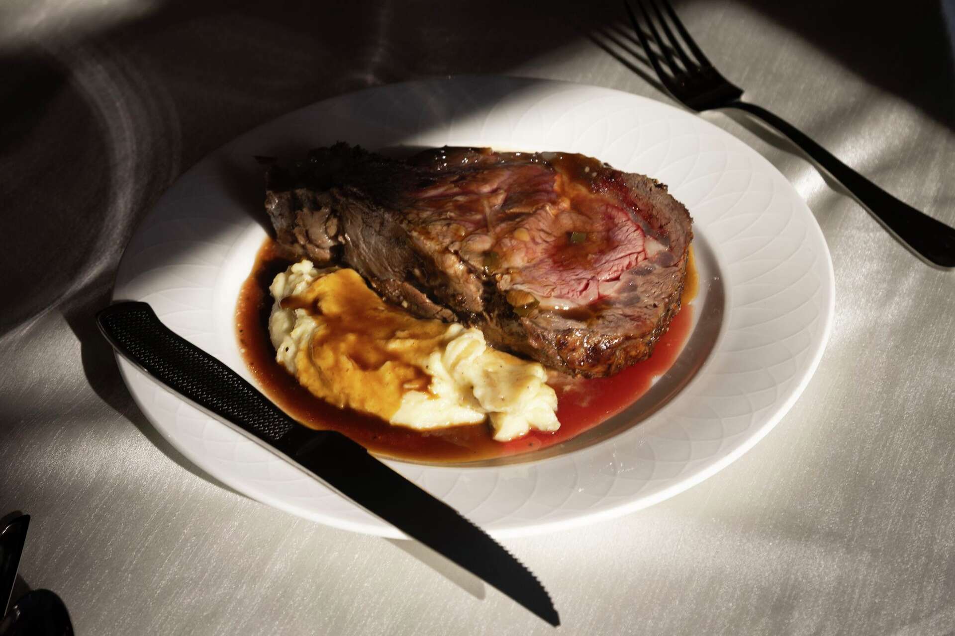 Melrose Hotel in Dallas opens new restaurant serving prime rib