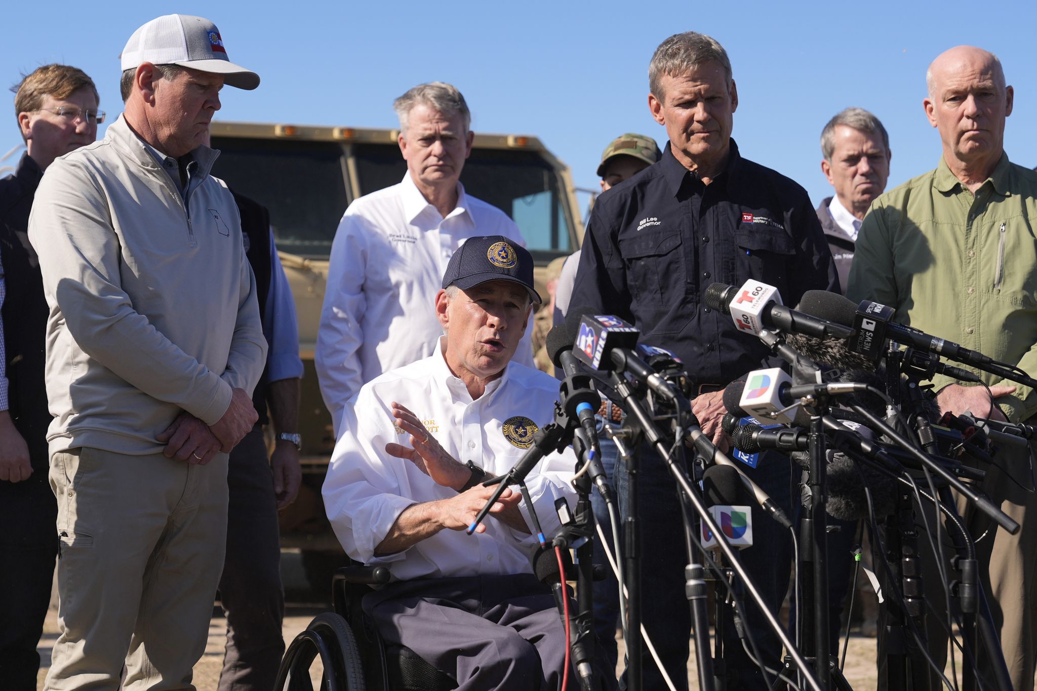 Abbott, other GOP governors defiant at Texas border