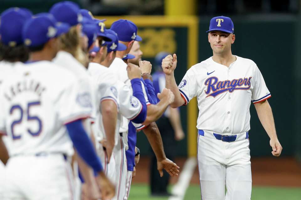 Family reunion: Texas Rangers 1B Nathaniel Lowe shows off World Series ...