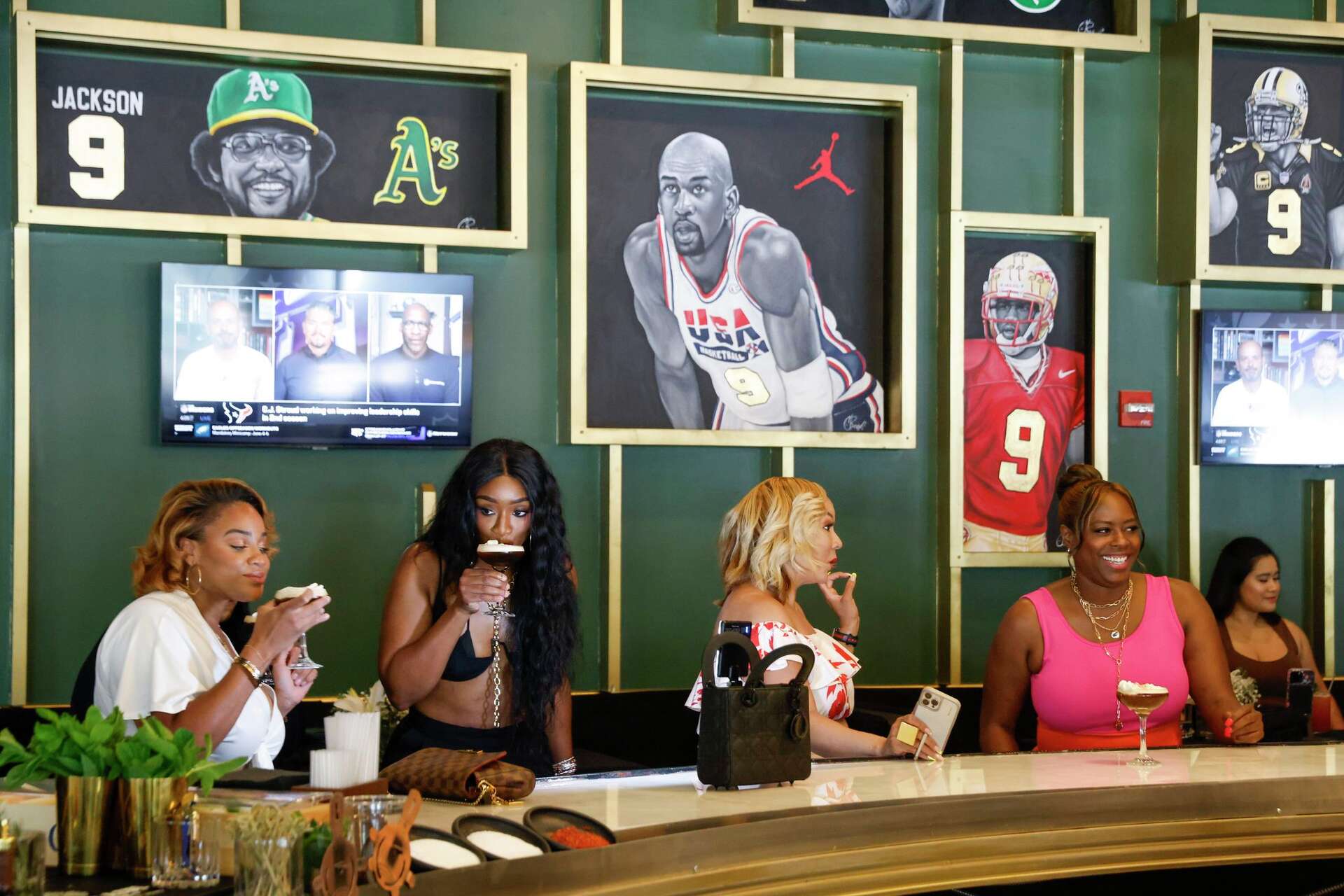 NINE Kitchen & Lounge from NFL linebacker is now open in Victory Park