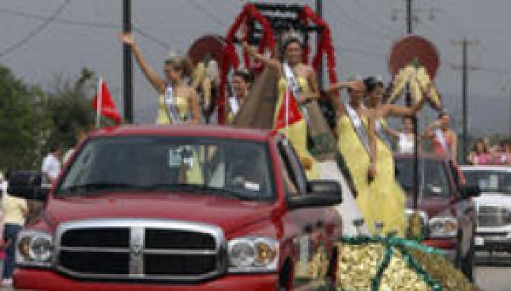 City of Helotes takes over Cornyval parade