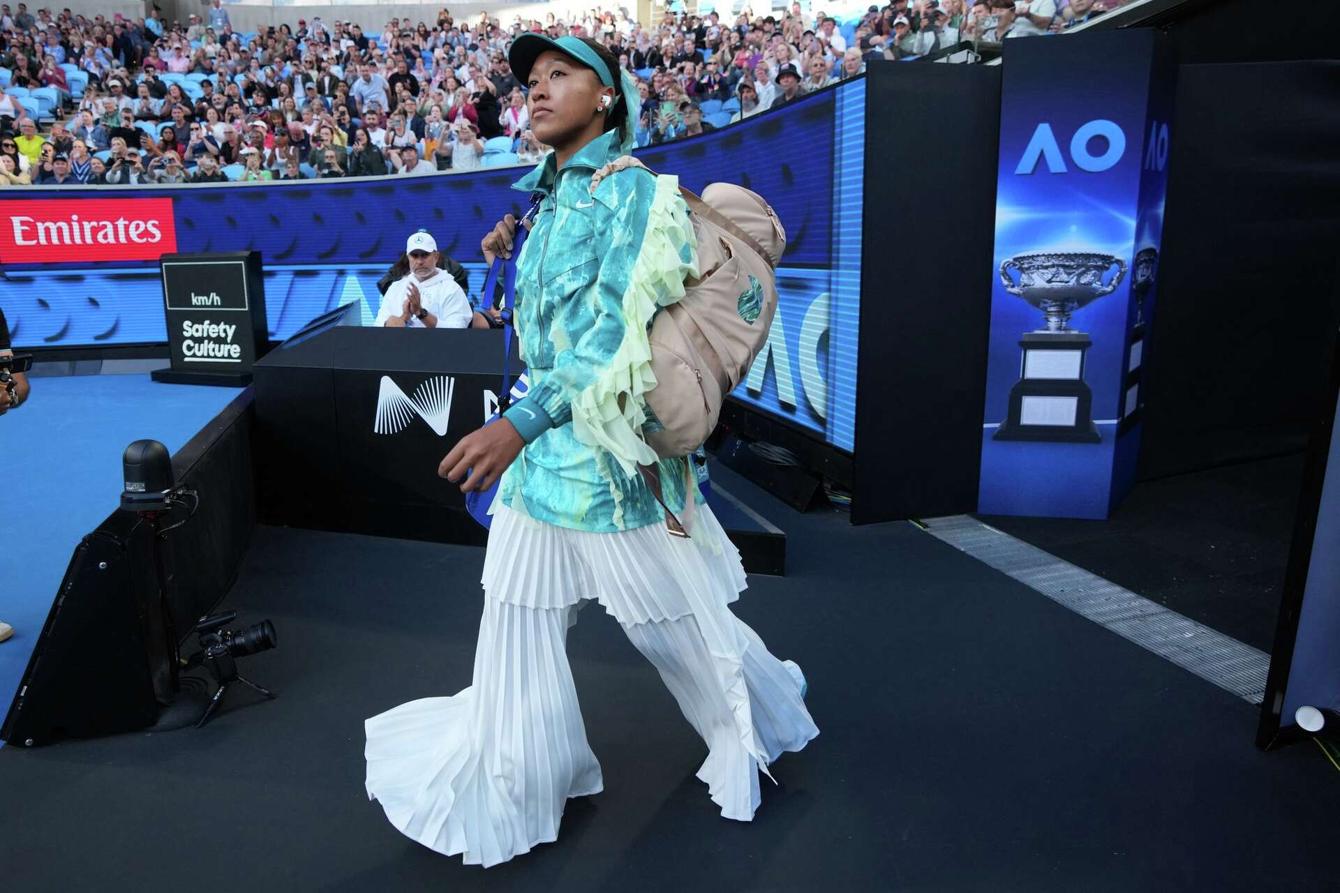 Naomi Osaka tones down her walk-on outfit. Turns up the heat at Australian  Open