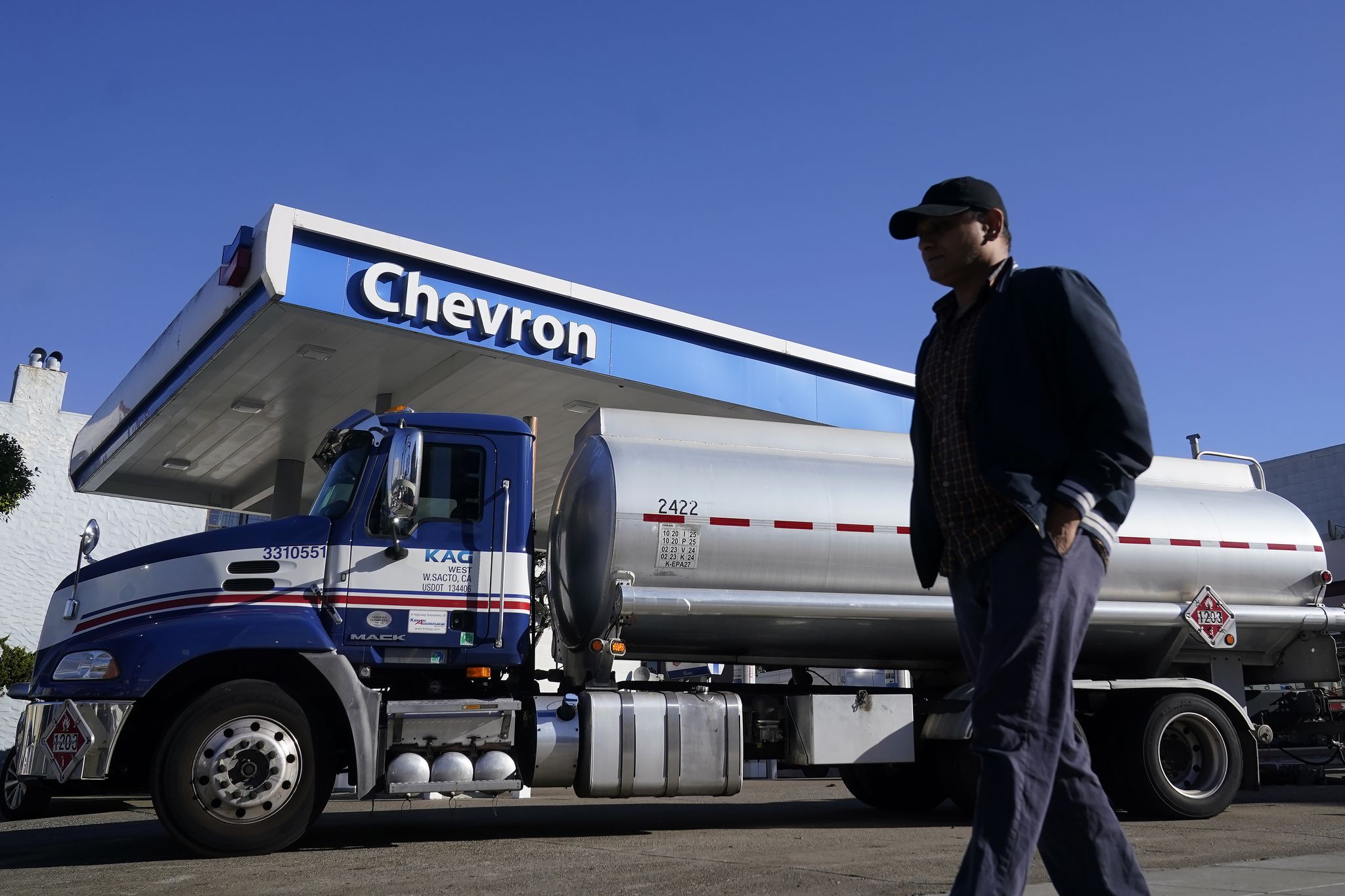 Chevron quits California for Texas and warns on regulation