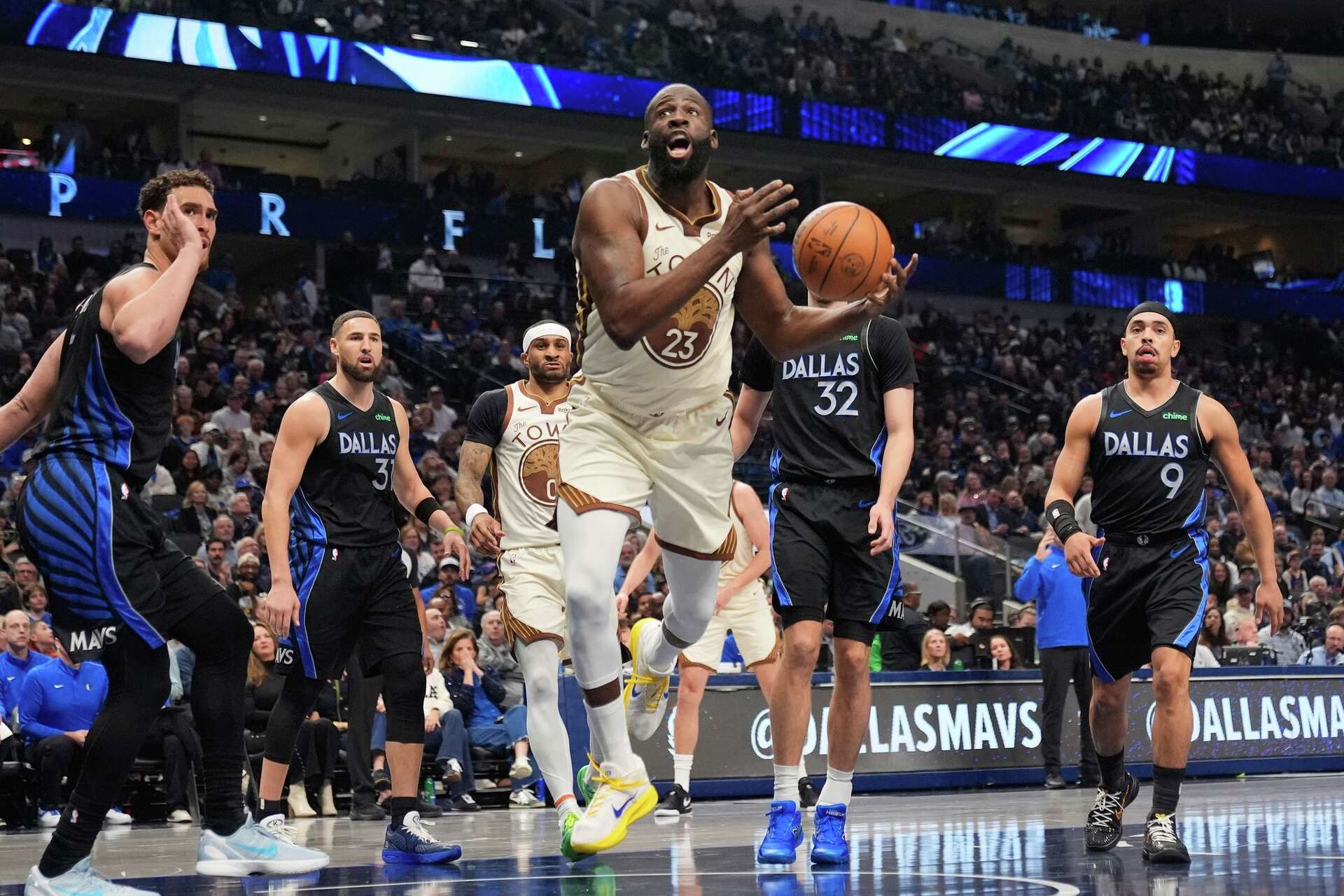 Mavs beat Warriors 123-115 on night Stephen Curry becomes first with ...
