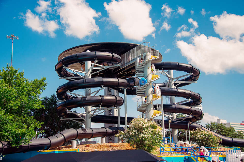 Hurricane Head Ride 7 slides, 1,000-gallon tipping bucket: Hurricane Harbor's new rides