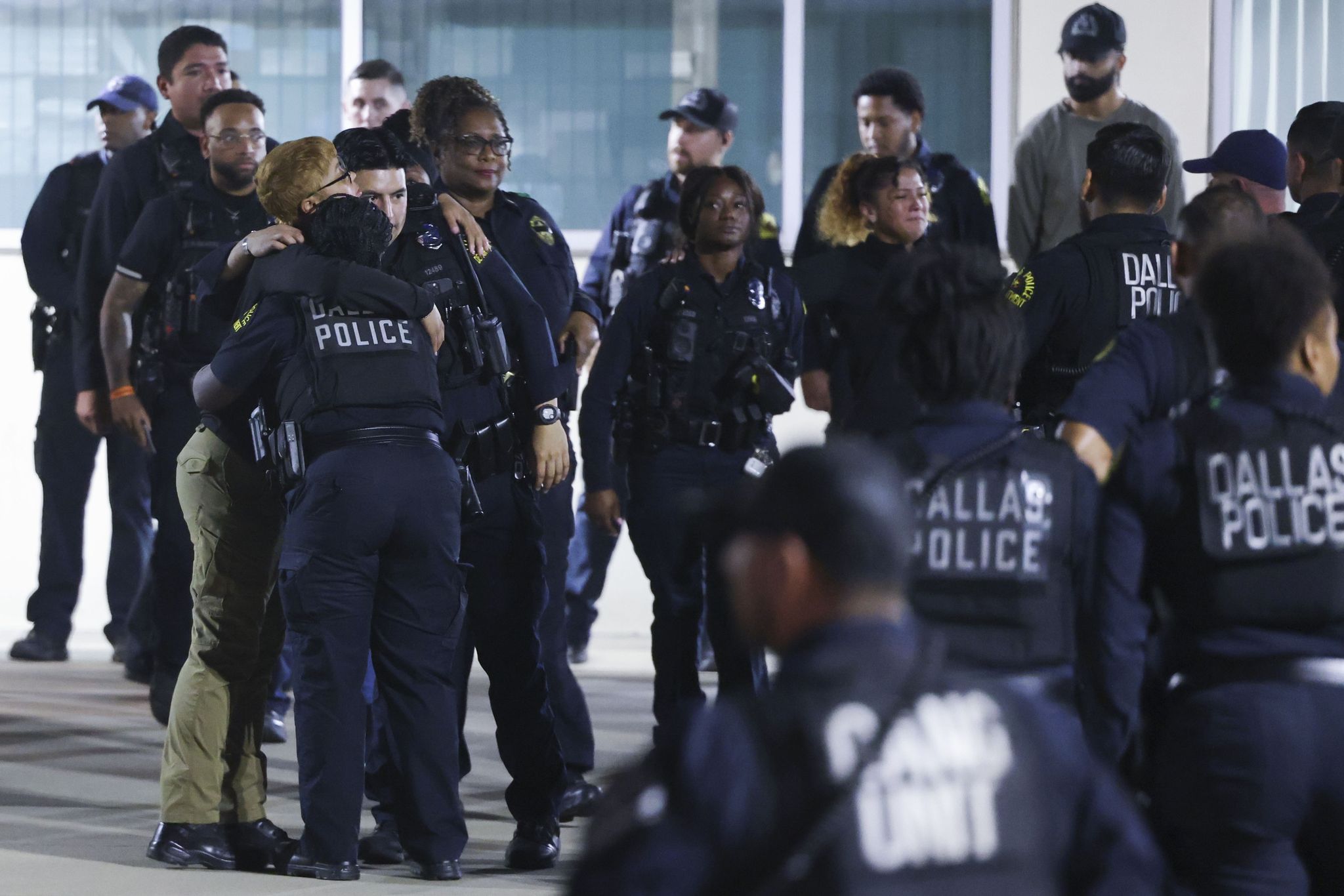 Family identifies Dallas officer killed in southeast Oak Cliff shooting