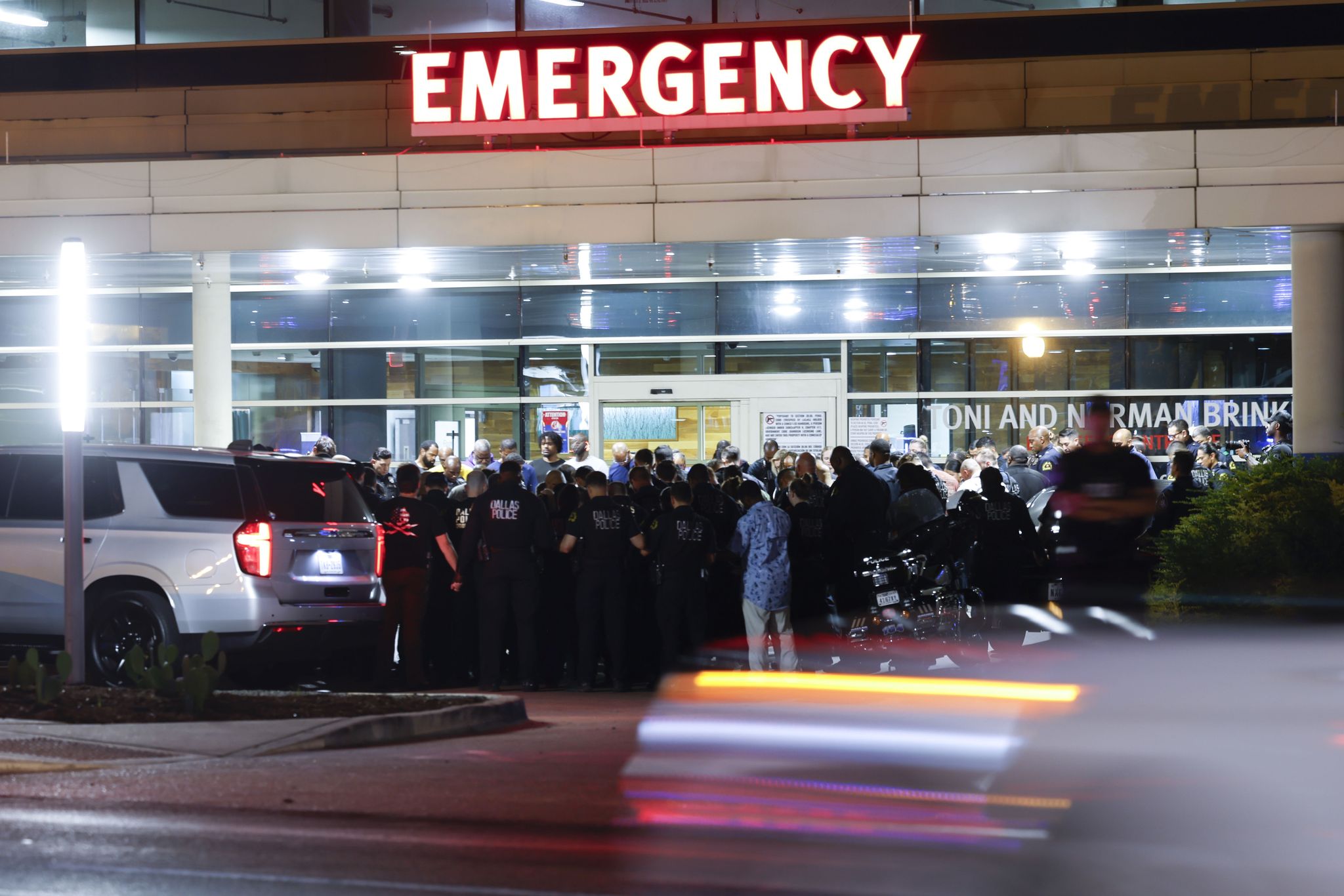 Dallas police officer killed, 2 others wounded in Oak Cliff shooting
