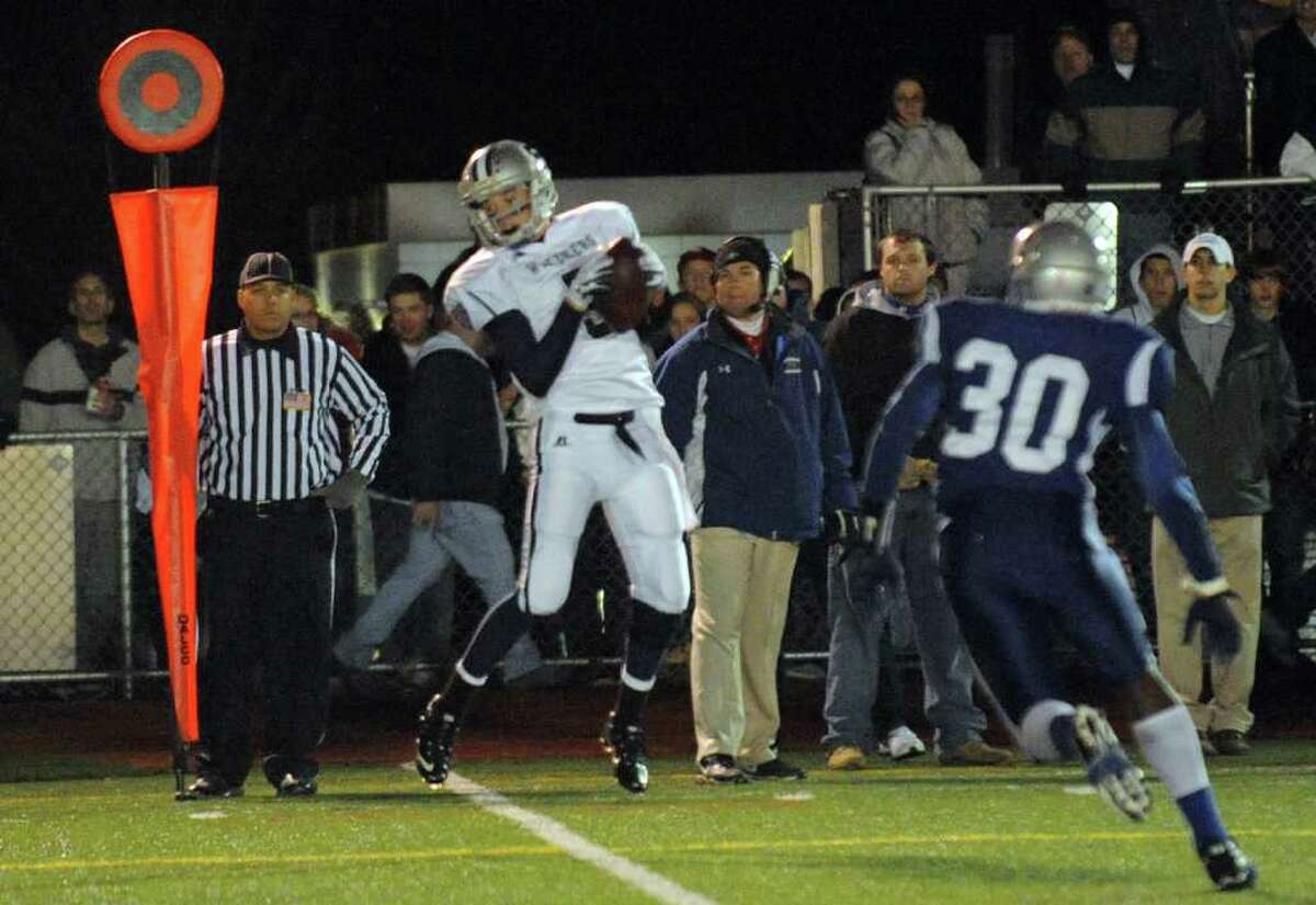 Glastonbury holds off Staples in closing seconds