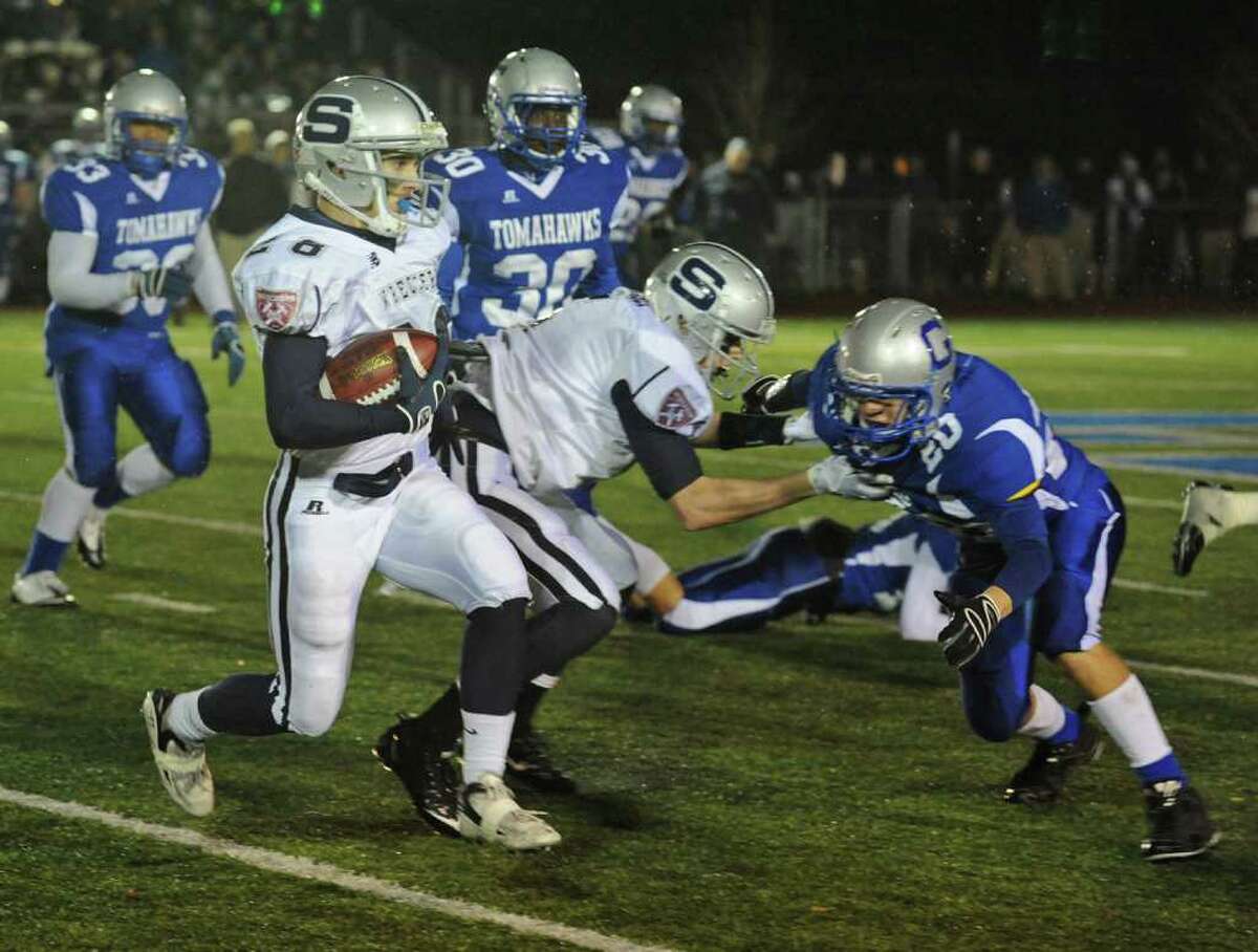 Glastonbury holds off Staples in closing seconds