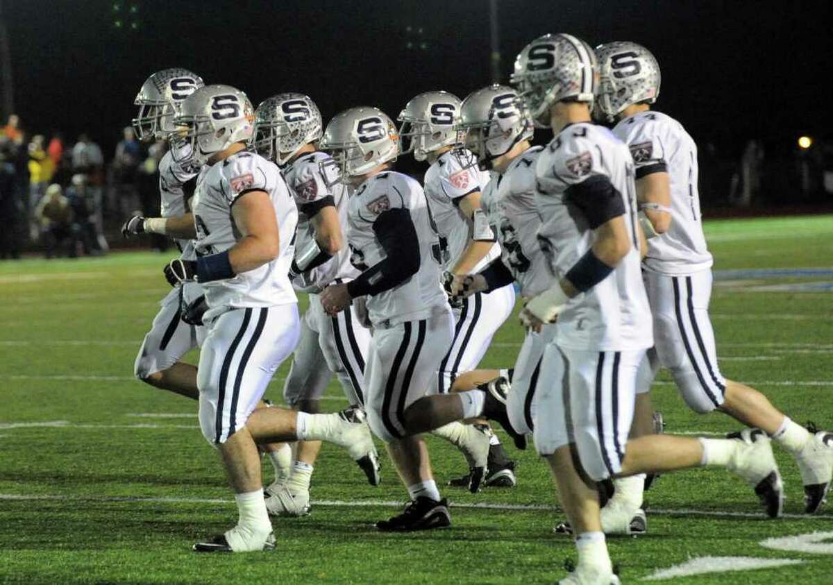 Glastonbury holds off Staples in closing seconds