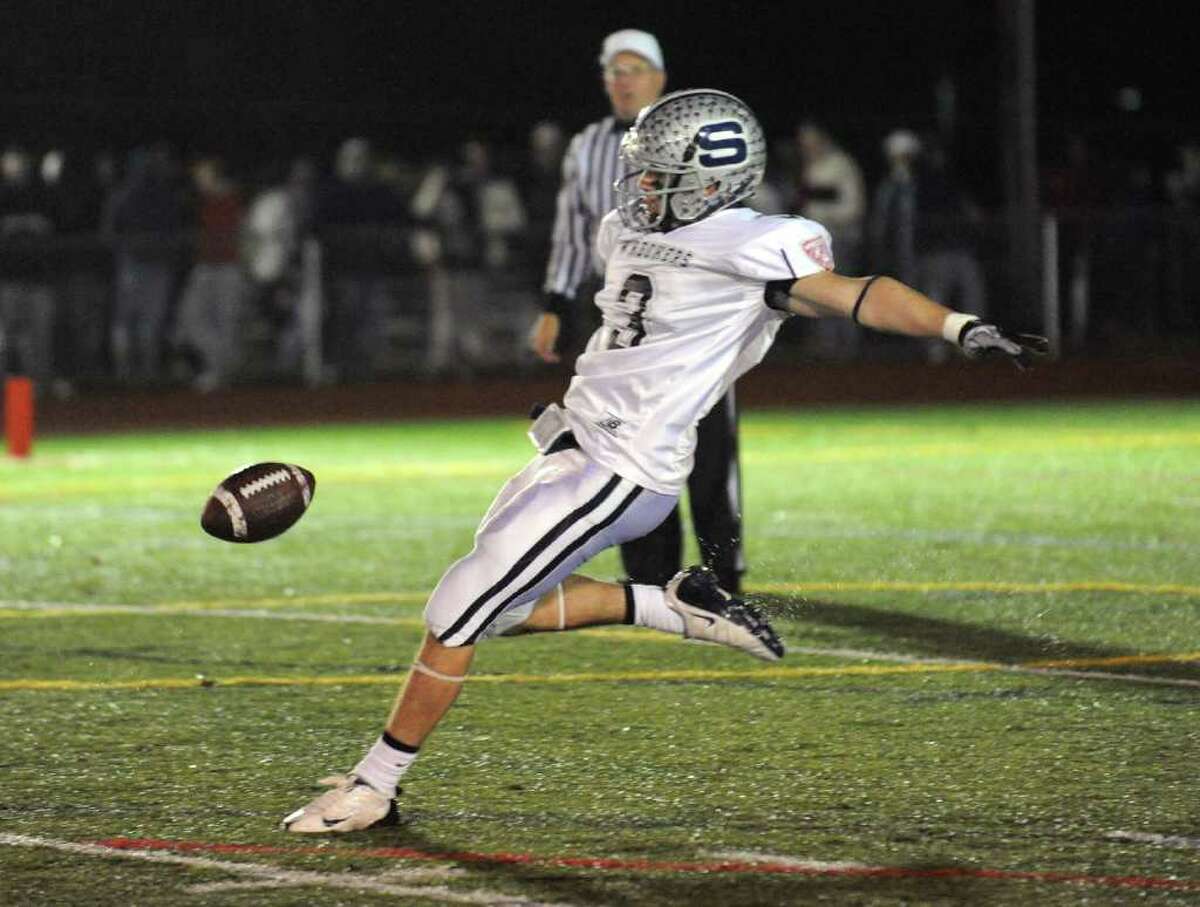 Glastonbury holds off Staples in closing seconds