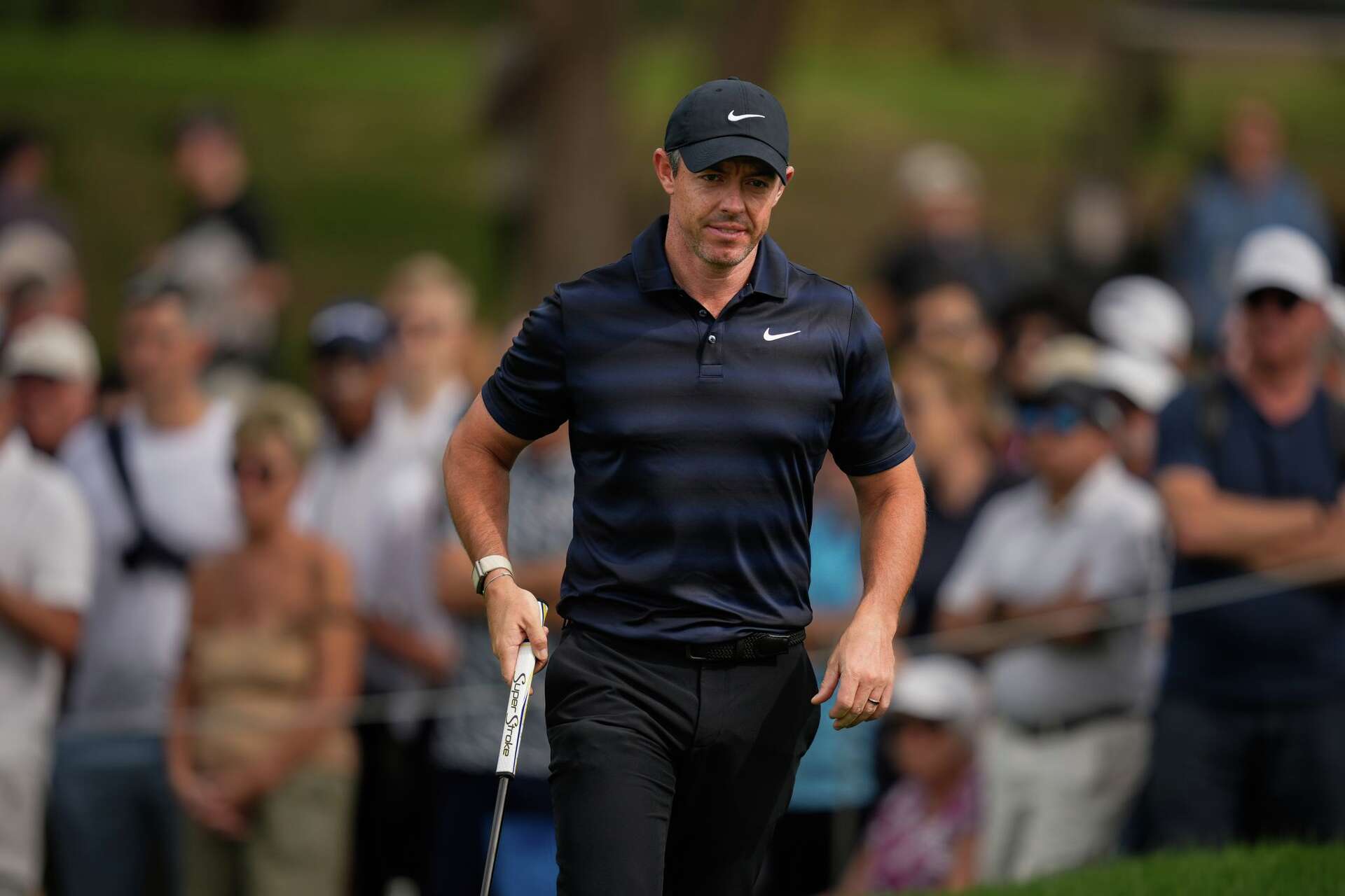 Reeds leads in Dubai and McIlroy needs a big weekend to challenge for the  title