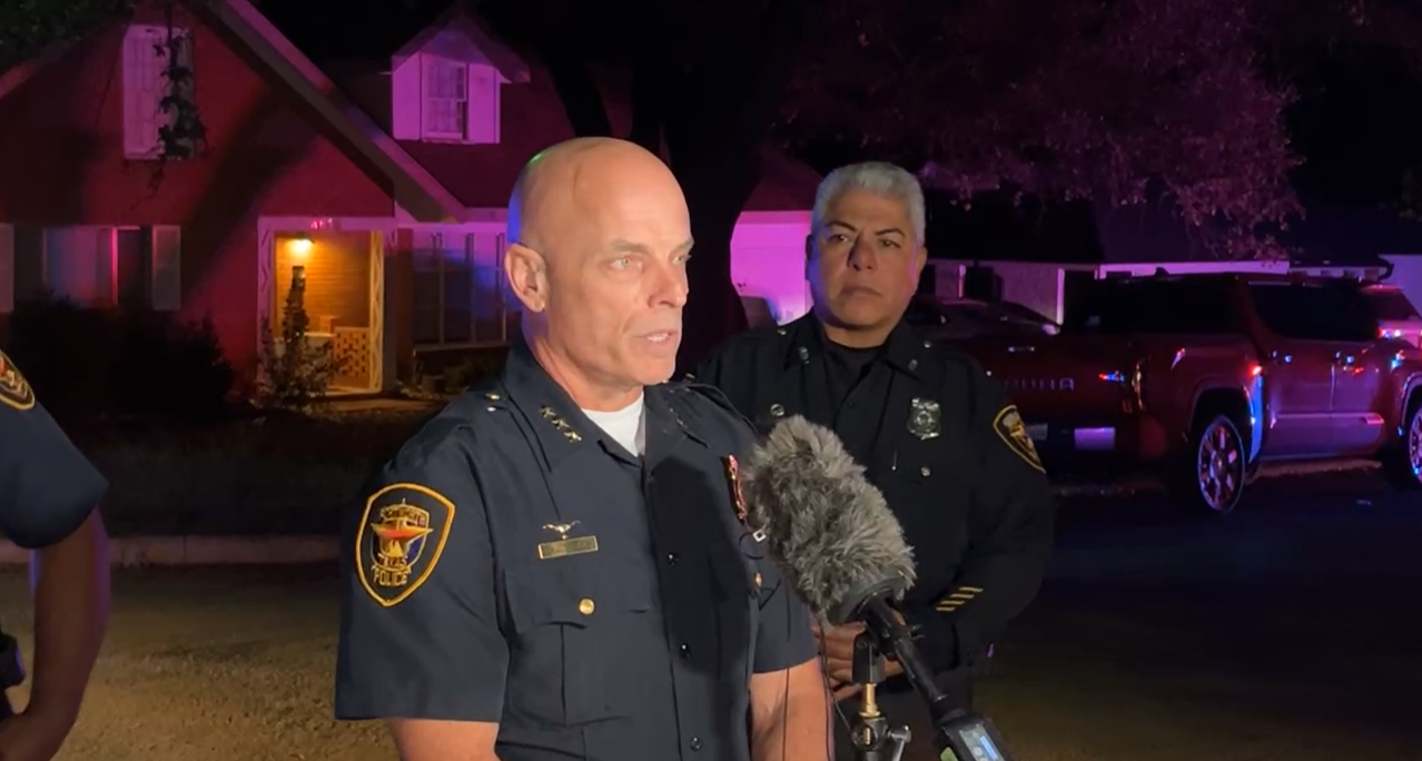Fort Worth police investigating officers firing shots in neighborhood