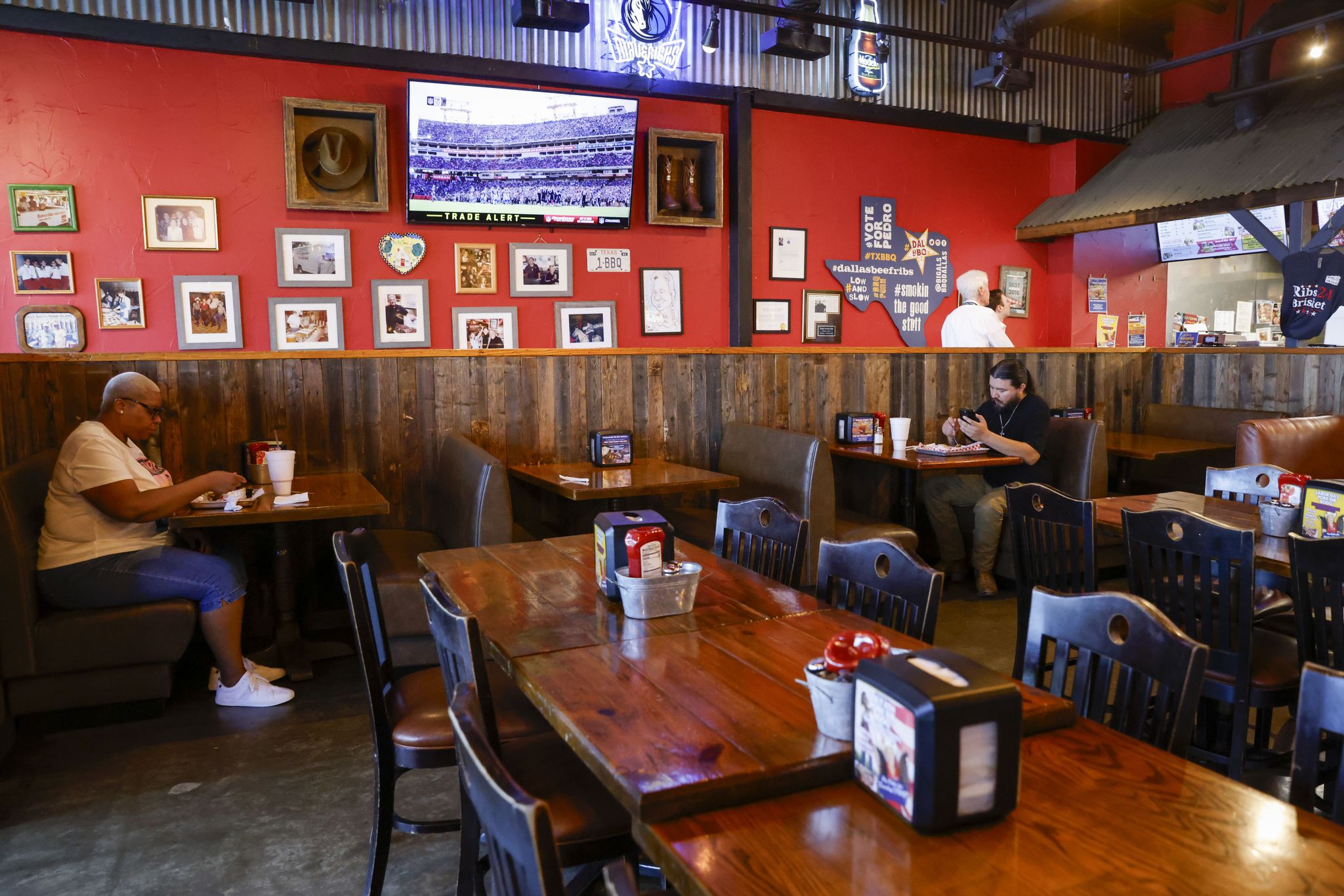 This Dallas barbecue joint celebrates 50 years with jaw-dropping ...