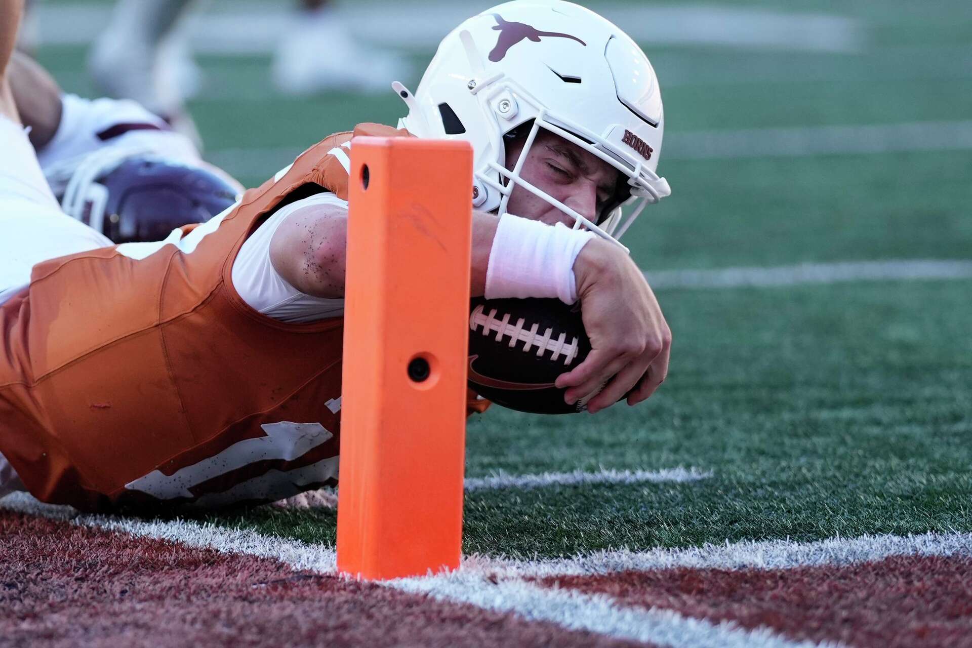 Manning leads No. 1 Texas past Mississippi State to 1st ever SEC win