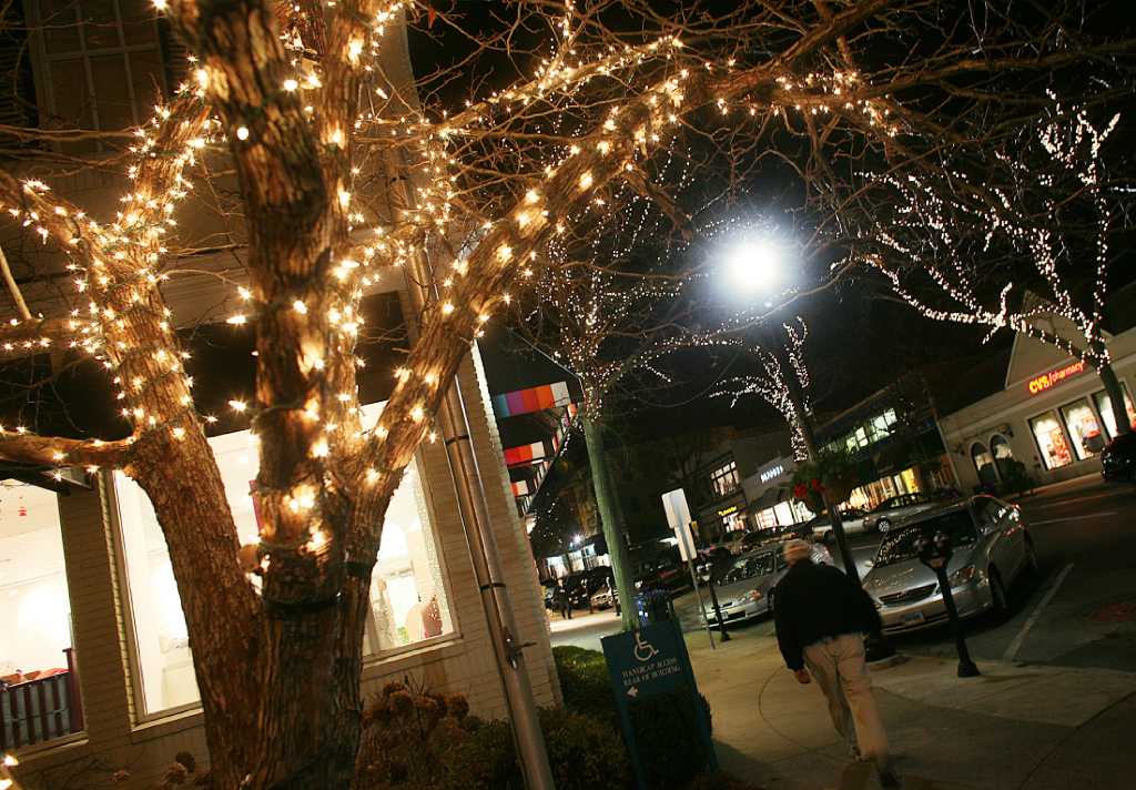 Greenwich's holiday lights display falls on hard times