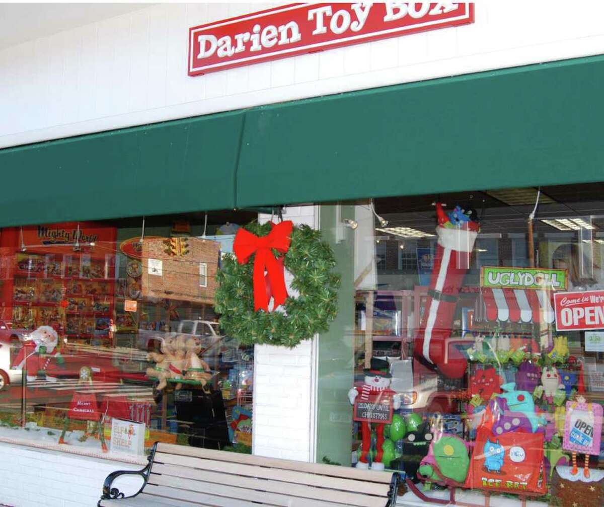 Darien gears up for holiday stroll