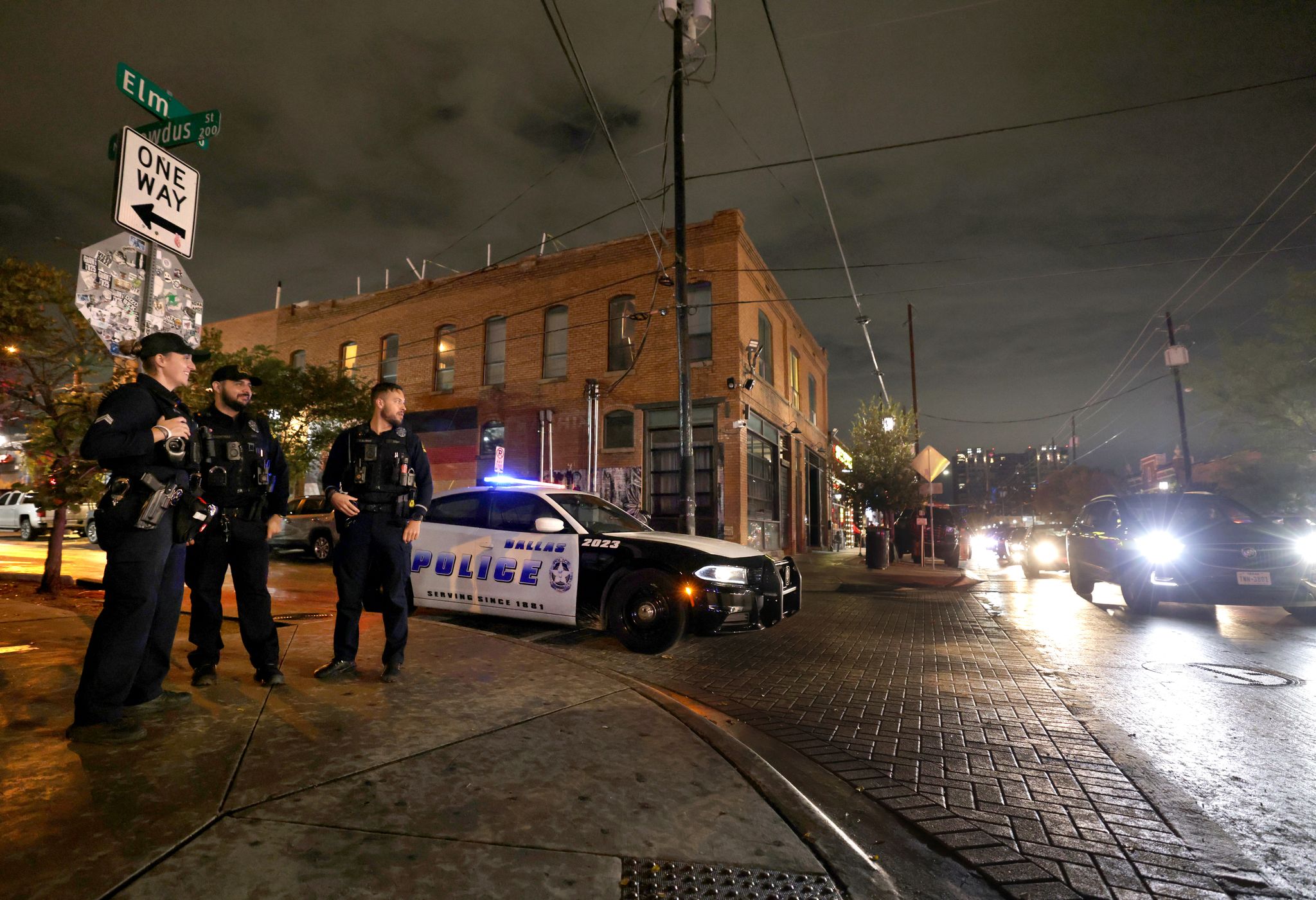 Dallas officials grapple with proposition to hire 900 cops