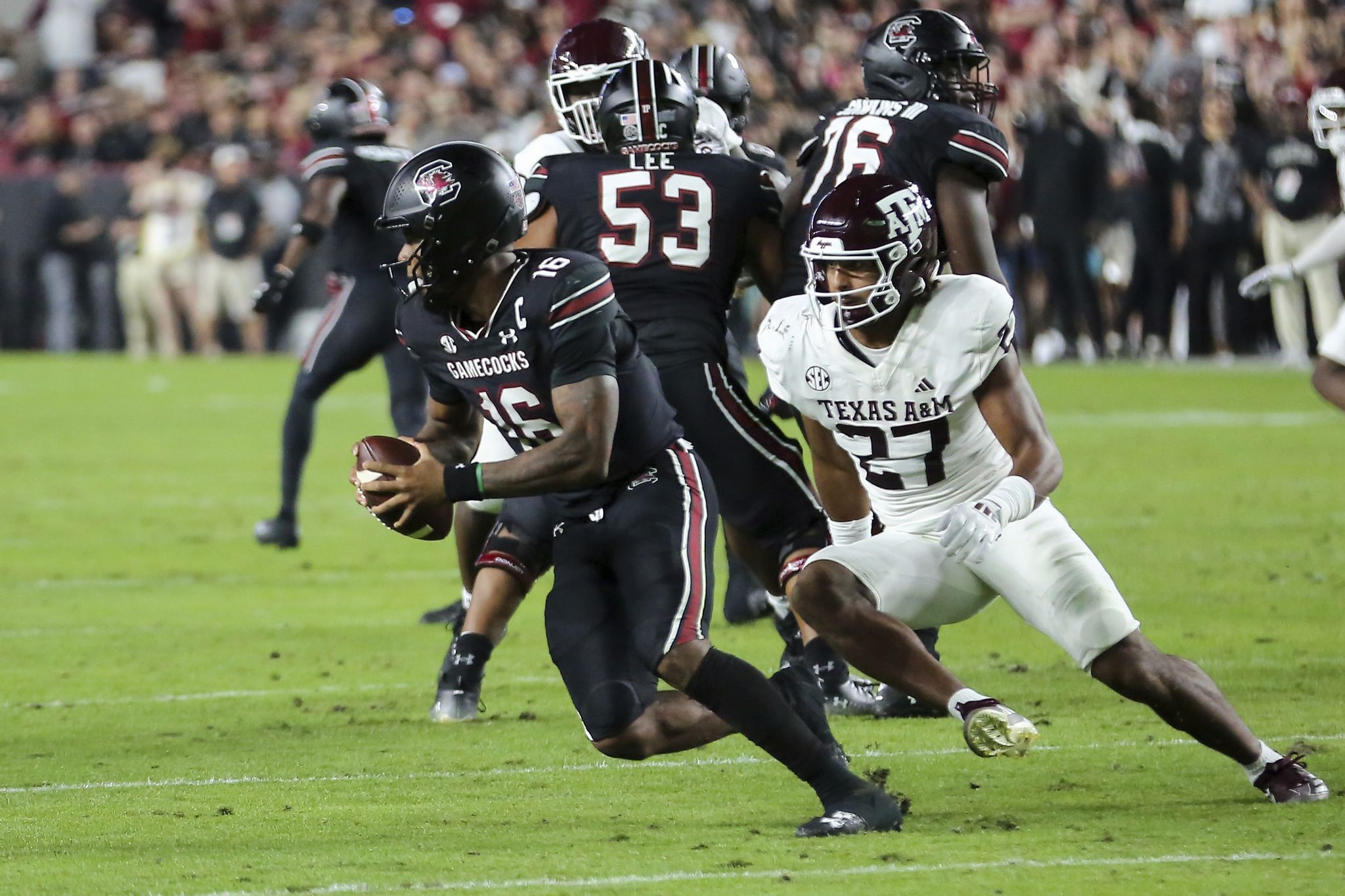 Texas A&M LB Daymion Sanford named SEC co-defensive player of the week