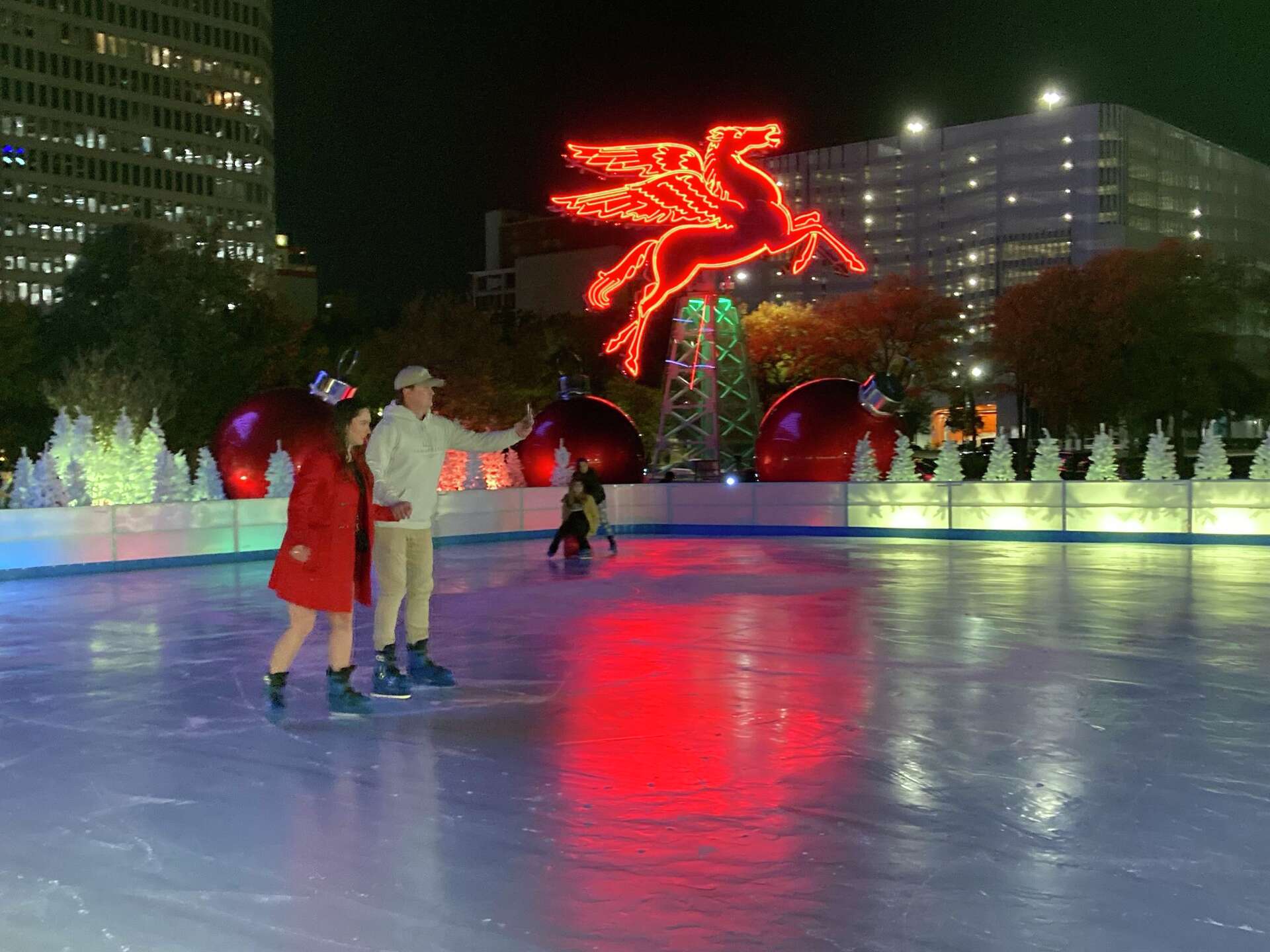 Where to go ice skating around North Texas