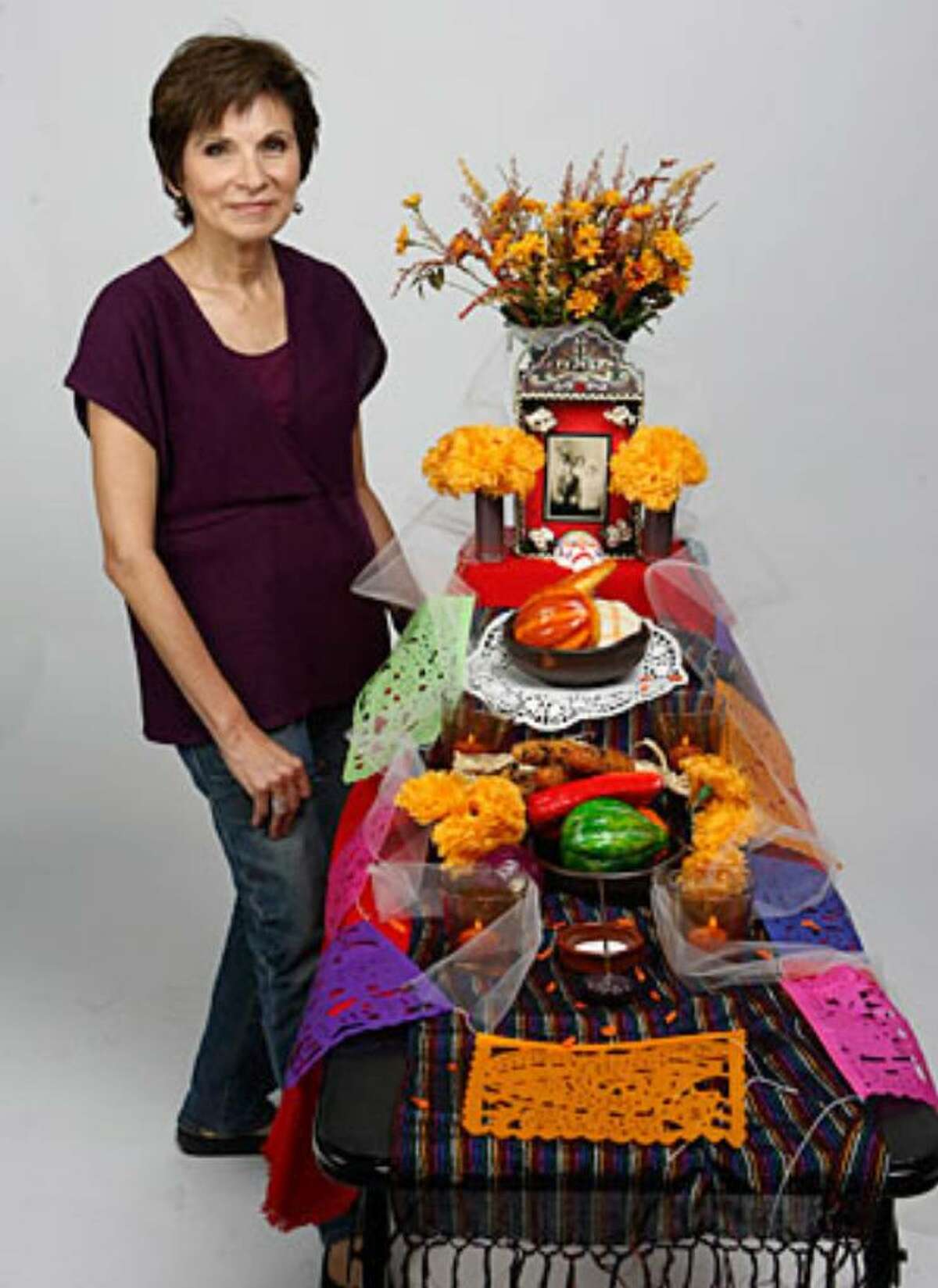 Building an altar for Día de los Muertos doesn't have to be a time-consuming or expensive project. "The purpose of the altar is remembrance," said San Antonio native Thelma Muraida, who has taught Día de los Muertos workshops at the Guadalupe Cultural Arts Center.