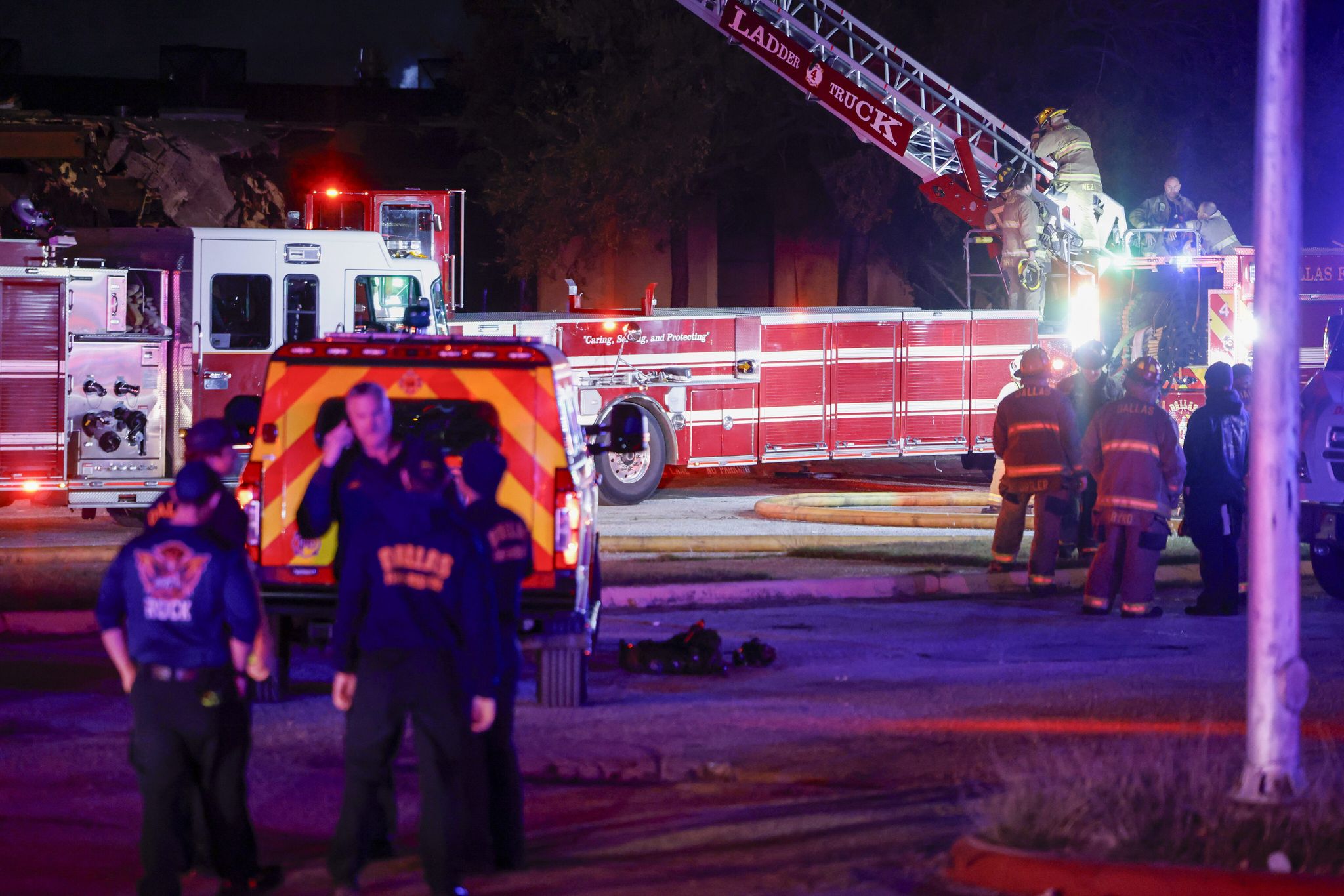 2 dead in Far North Dallas apartment fire Saturday, officials say