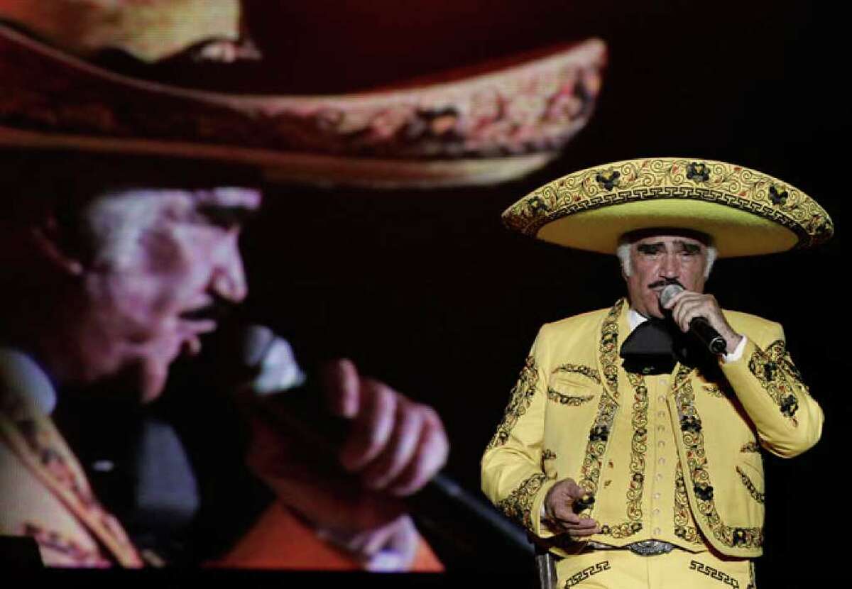 Vicente Fernandez performs in Cali, Colombia back in 2009.