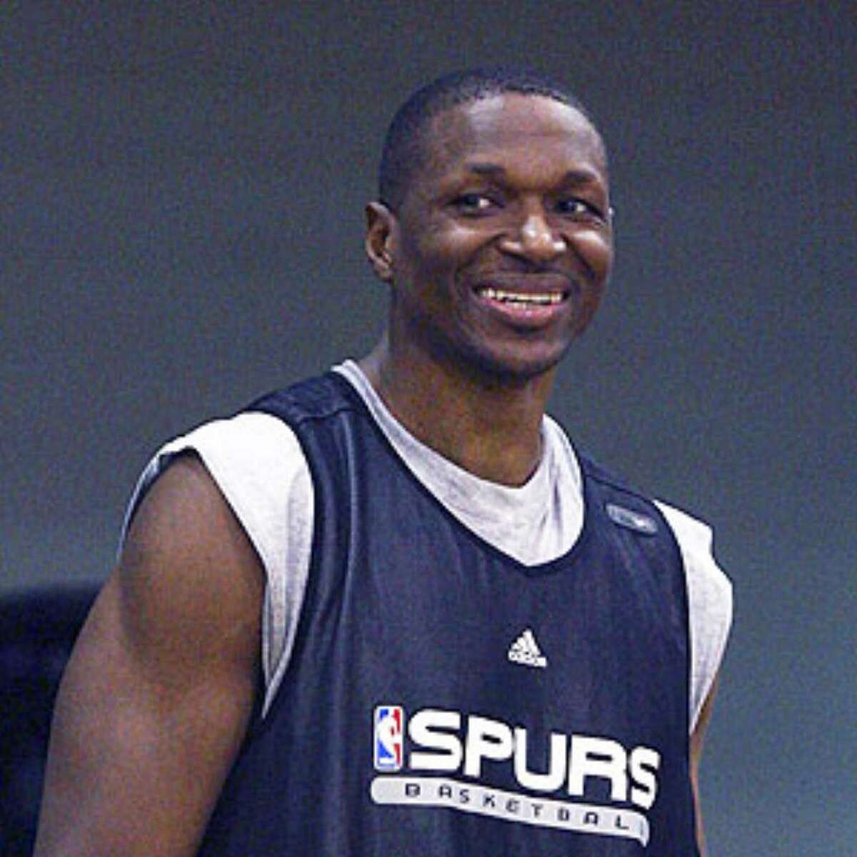 New Spurs center Theo Ratliff averages 7.5 points and 5.9 rebounds in 751 career games.