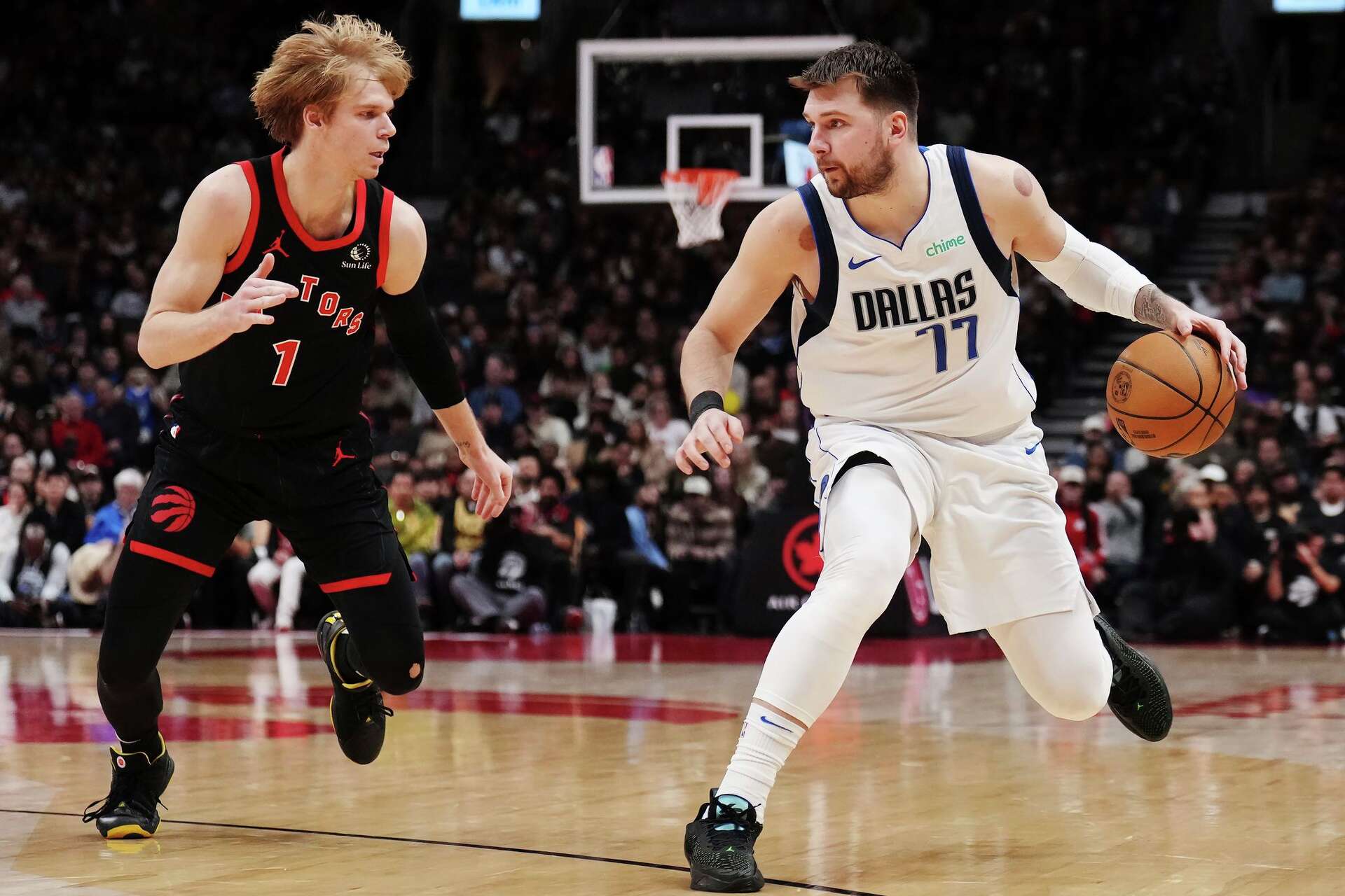 30-point Luka Doncic triple-double lifts Mavericks past Raptors