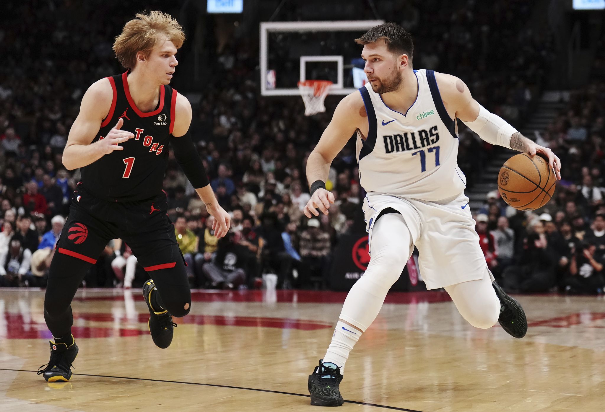 30-point Luka Doncic triple-double lifts Mavericks past Raptors
