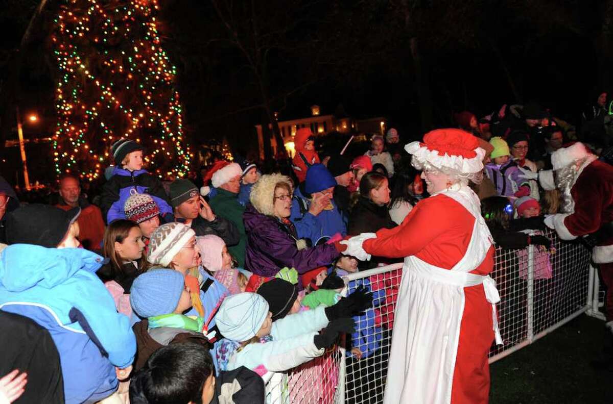 At the heart of Fairfield, tree lighting warms holiday season