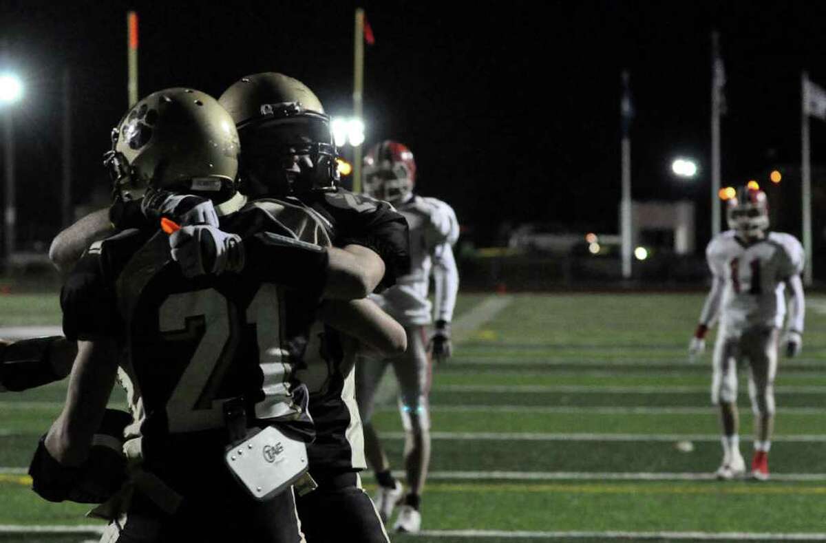 Class L semifinals New Canaan 39, Hand 21