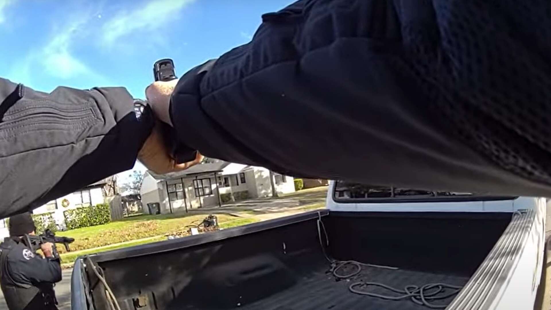 Man shot by officers had replica handgun, Dallas police say